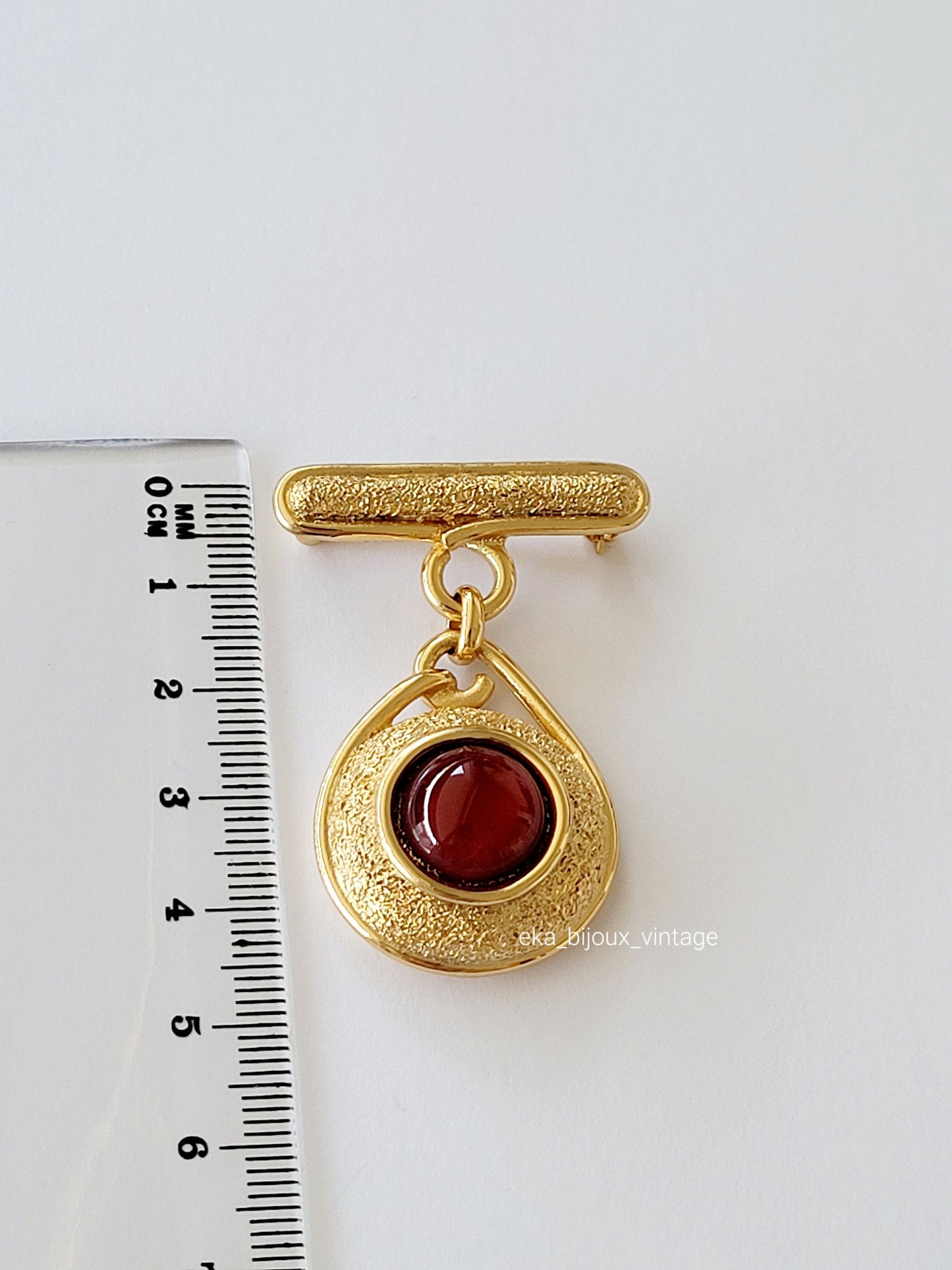 Guy Laroche - Vintage red cabochon brooch