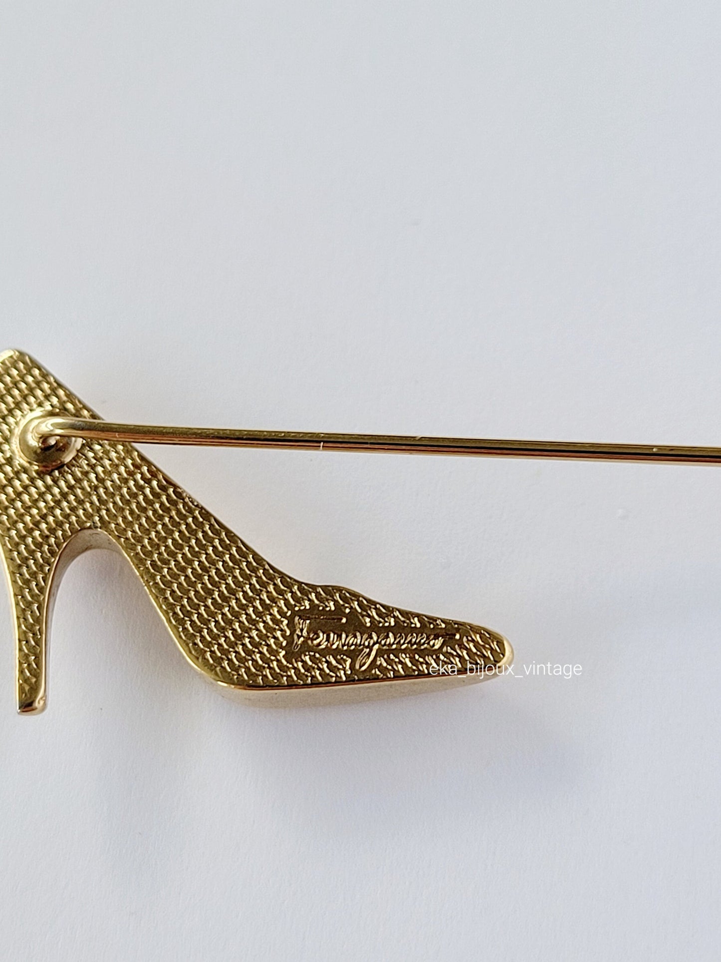 Ferragamo - Vintage Brooch/Pin