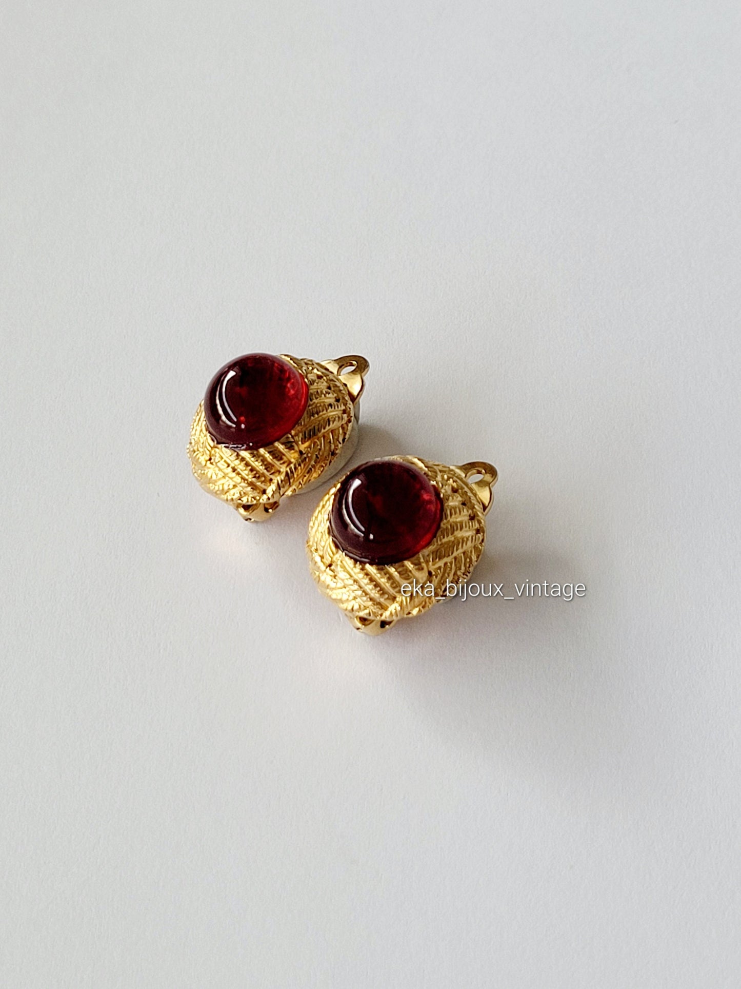 Chanel - Boucles d'oreilles vintage Cabochons rouges