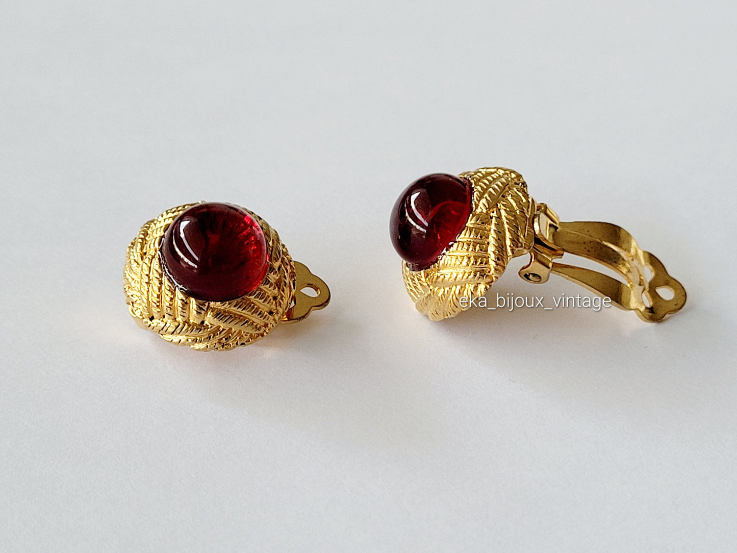 Chanel - Boucles d'oreilles vintage Cabochons rouges