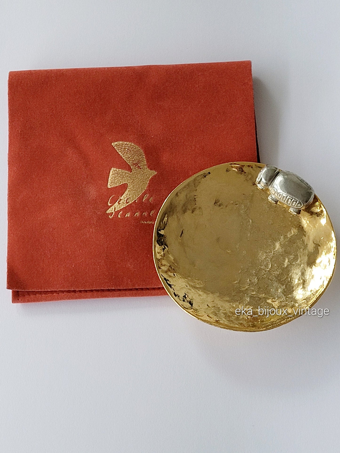 Cécile and Jeanne - Empty - vintage gold pocket/cup