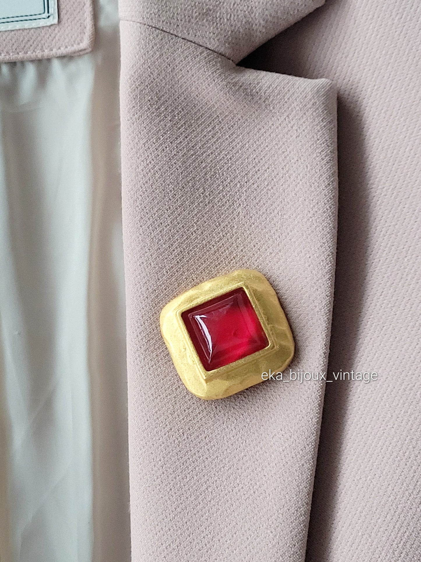 Lancome Paris  - Broche vintage rouge