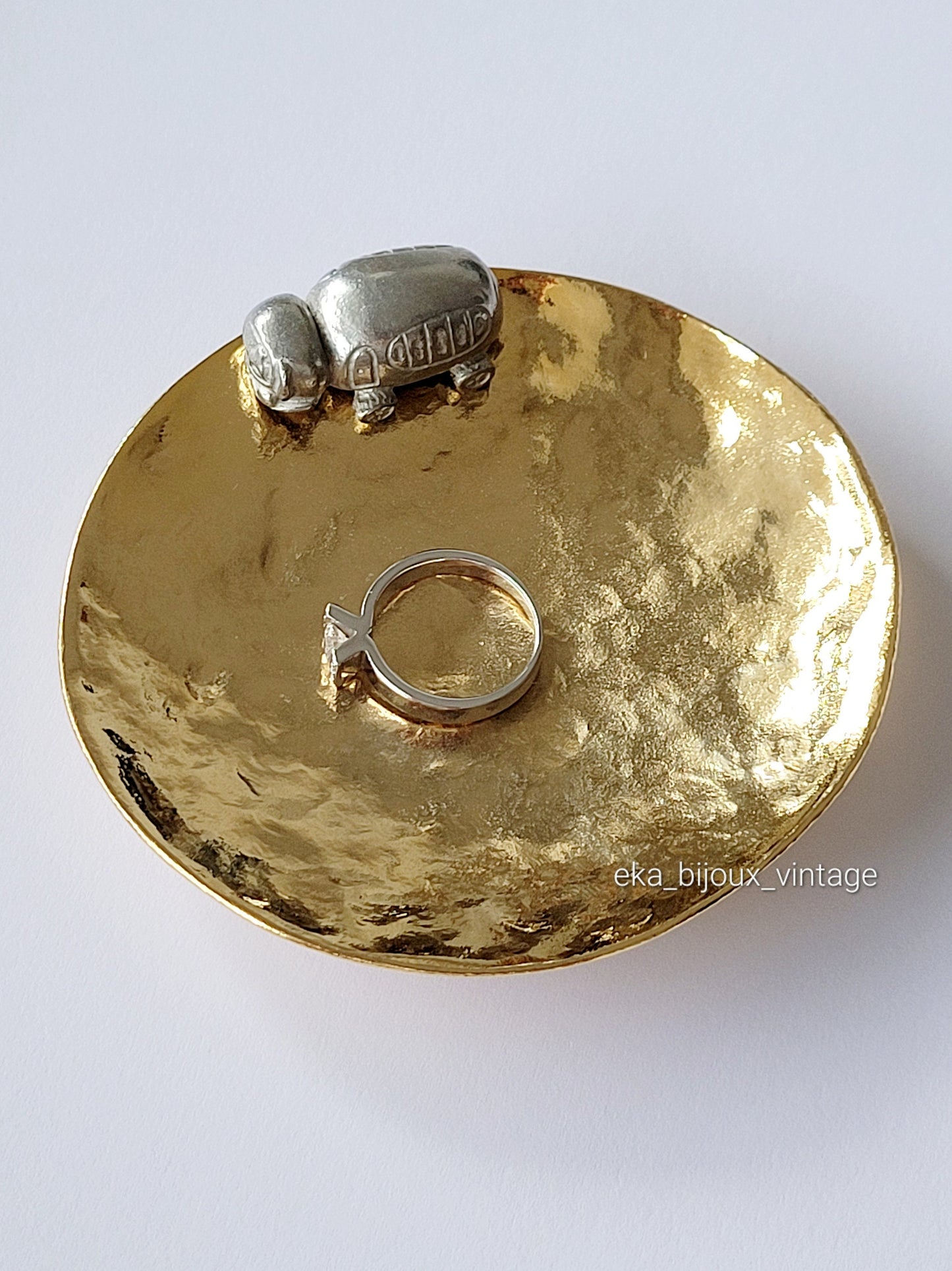 Cécile and Jeanne - Empty - vintage gold pocket/cup