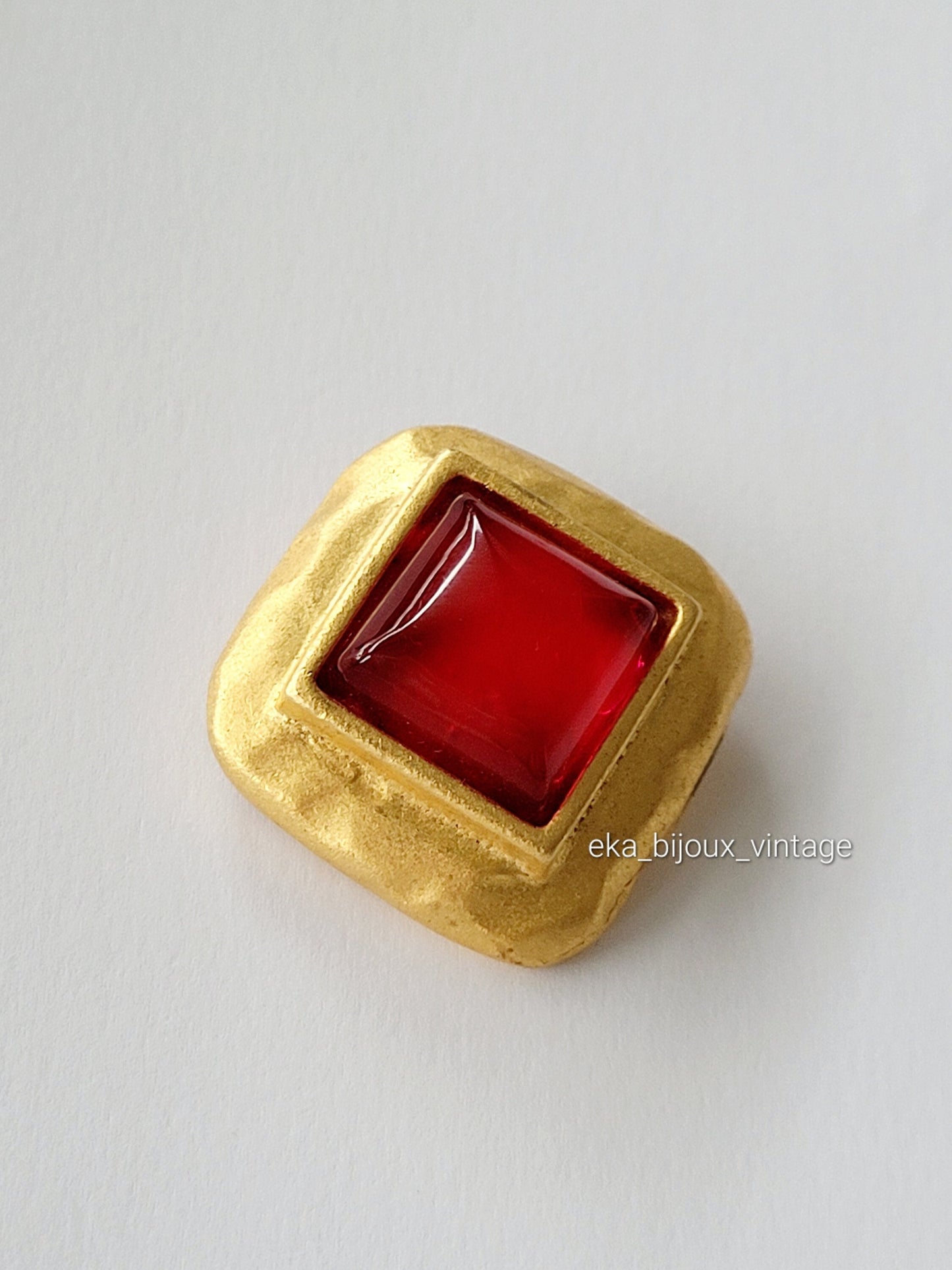 Lancome Paris  - Broche vintage rouge