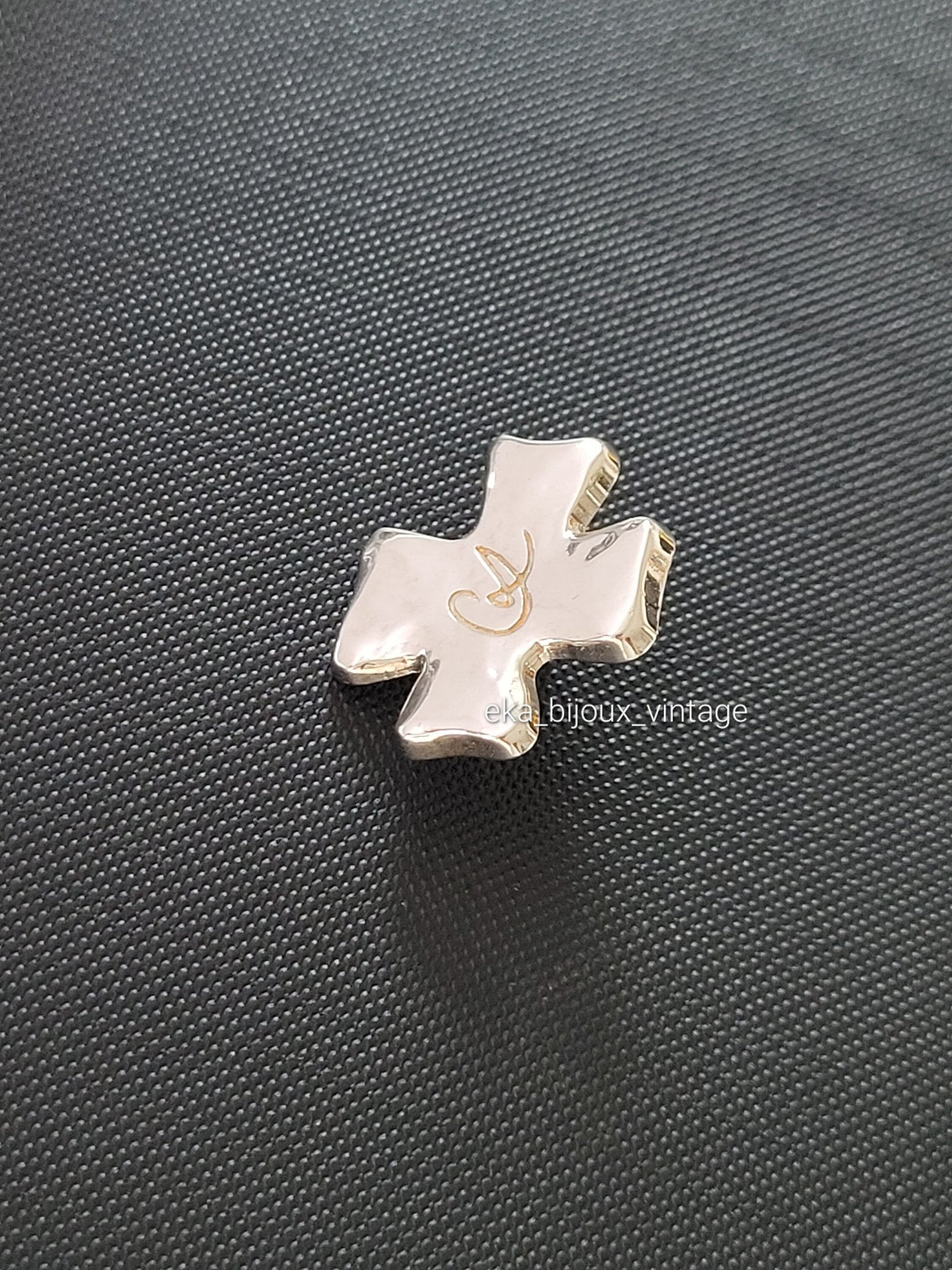 Christian Lacroix - Pin's vintage Croix