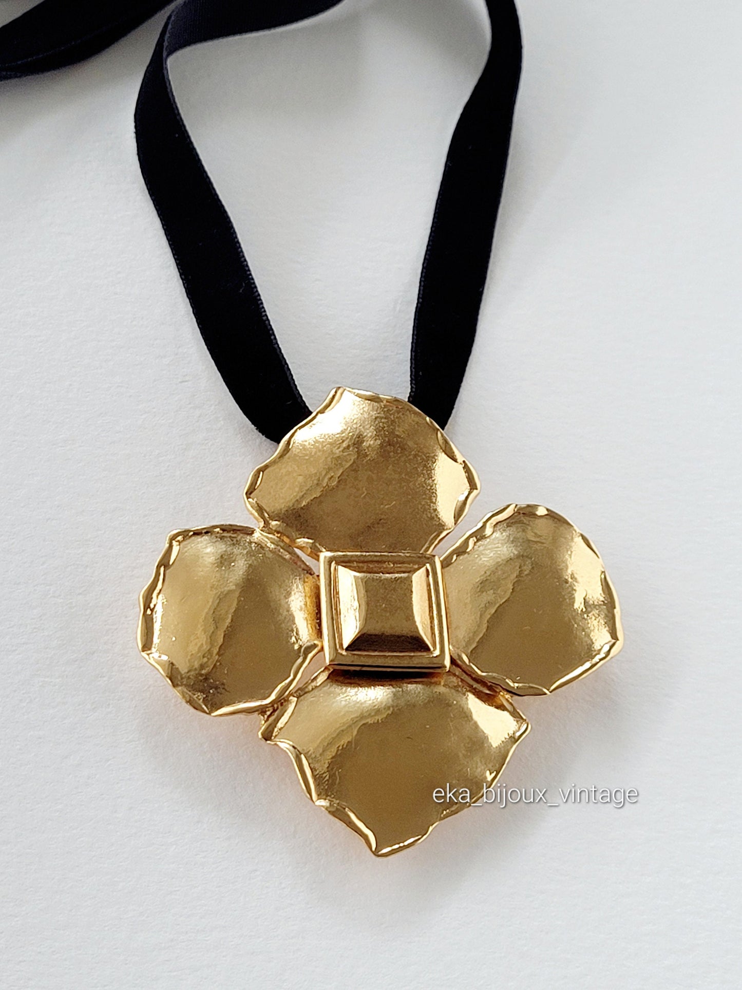 Broche/pendentif vintage Yves Saint Laurent Fleur