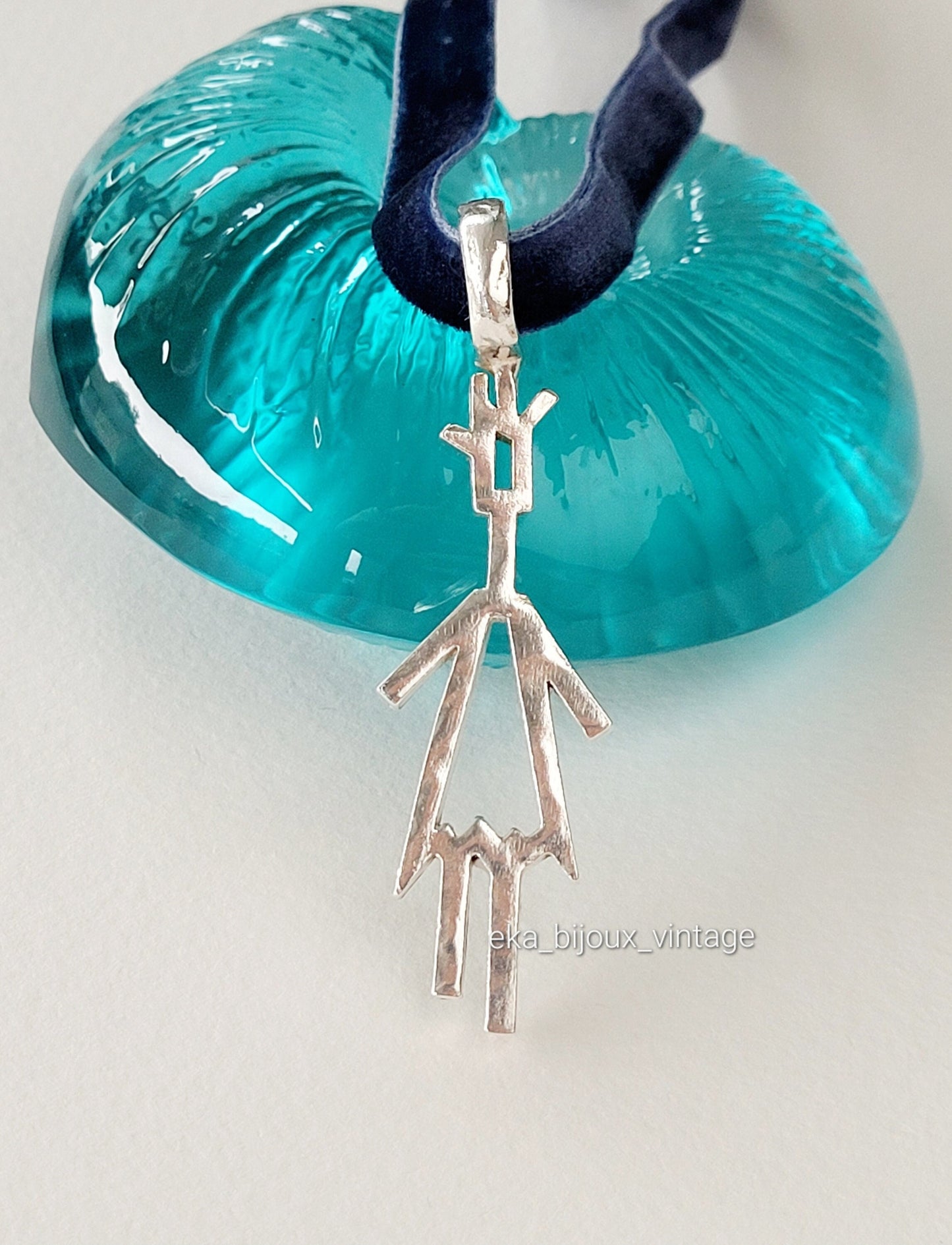 Biche de Bere - Vintage pendant