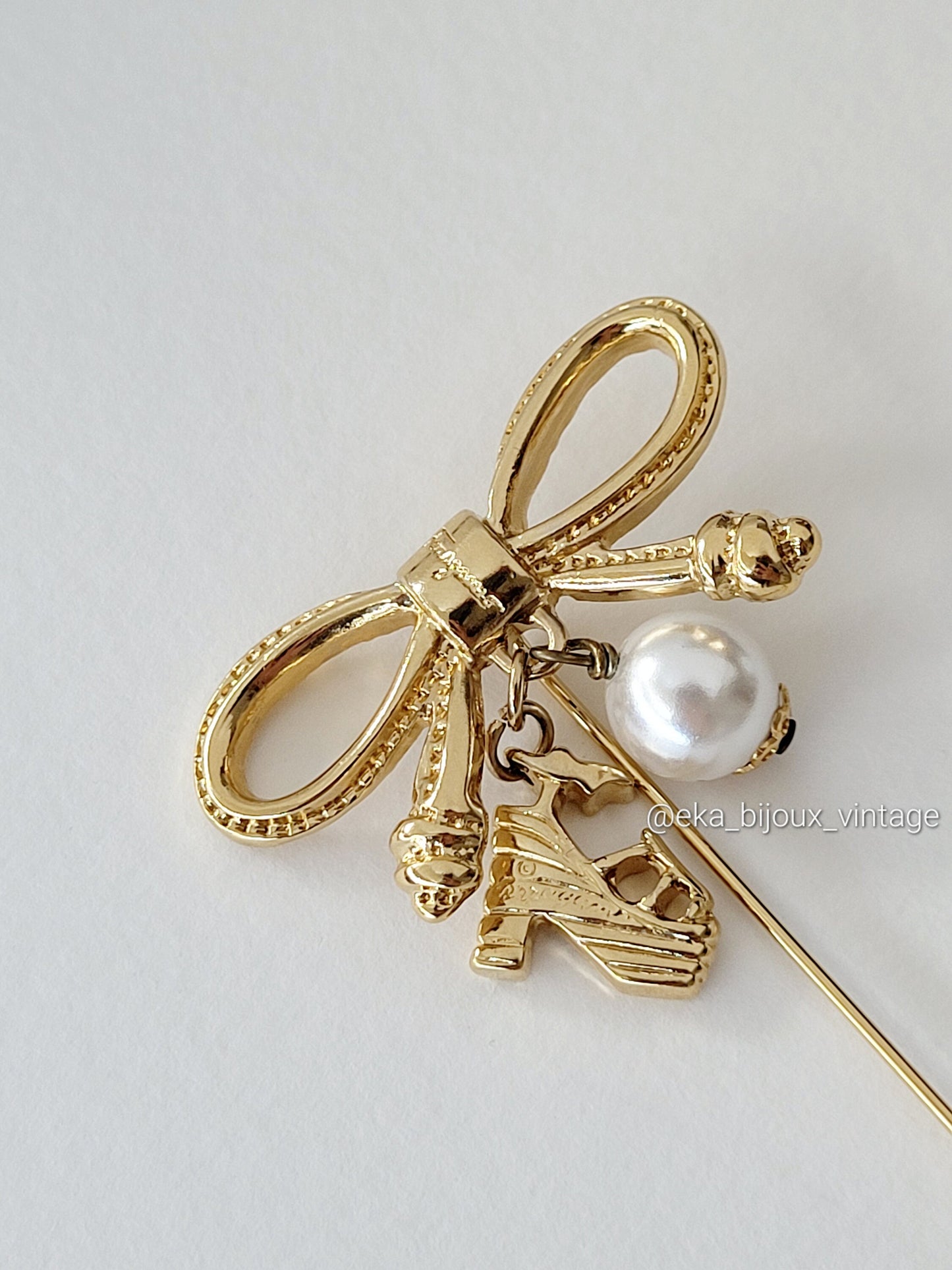 Ferragamo - Neud brooch/pin