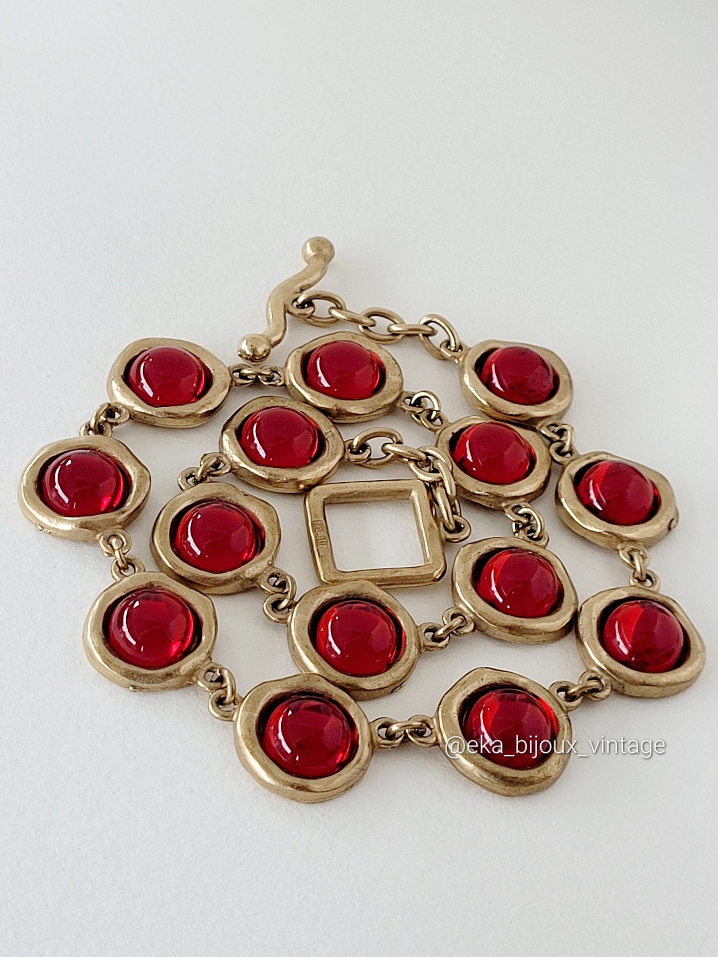 Collier vintage Biche de Bere à cabochons rouges