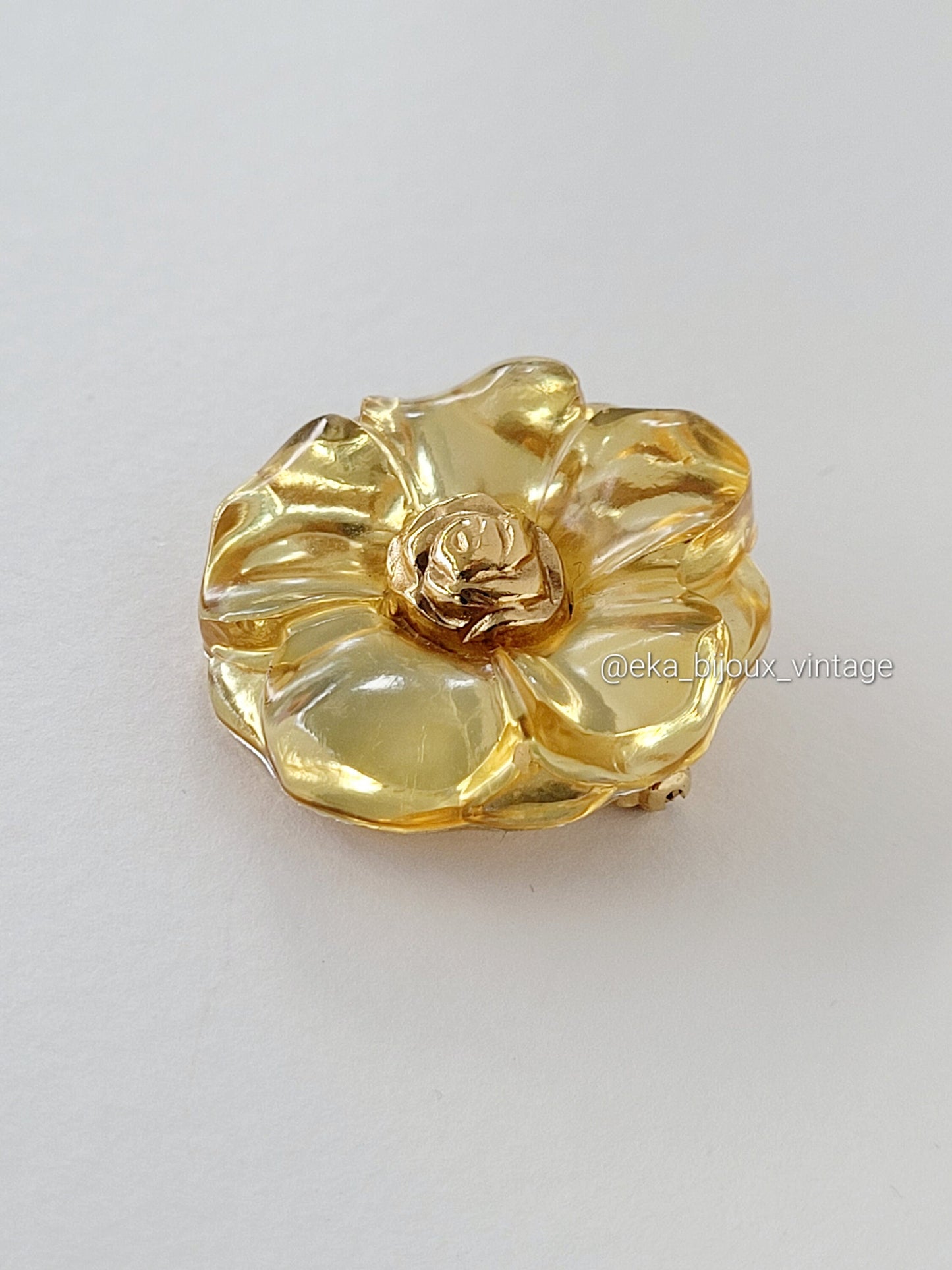 Kenzo - Vintage lucite brooch/pendant