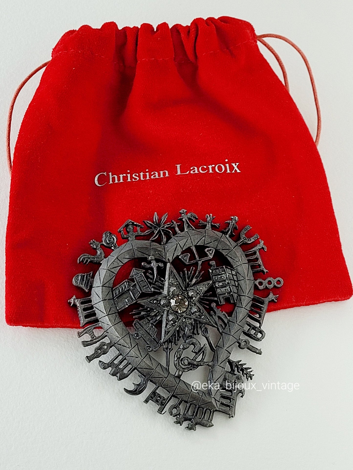 Christian Lacroix - Large vintage heart brooch