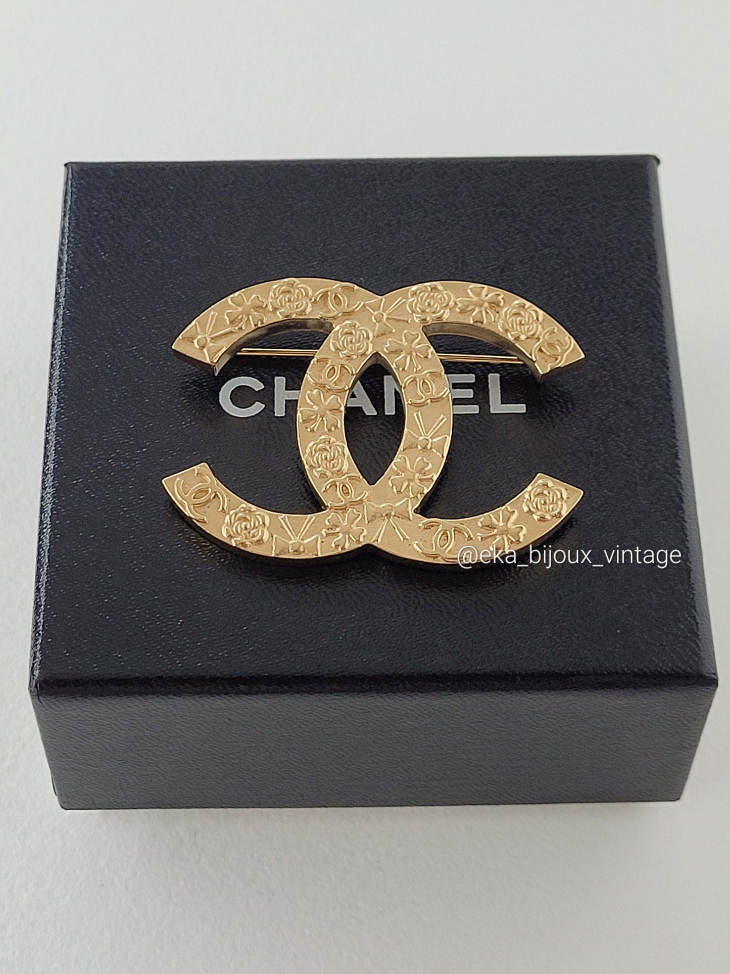 Chanel - Authentique broche CC