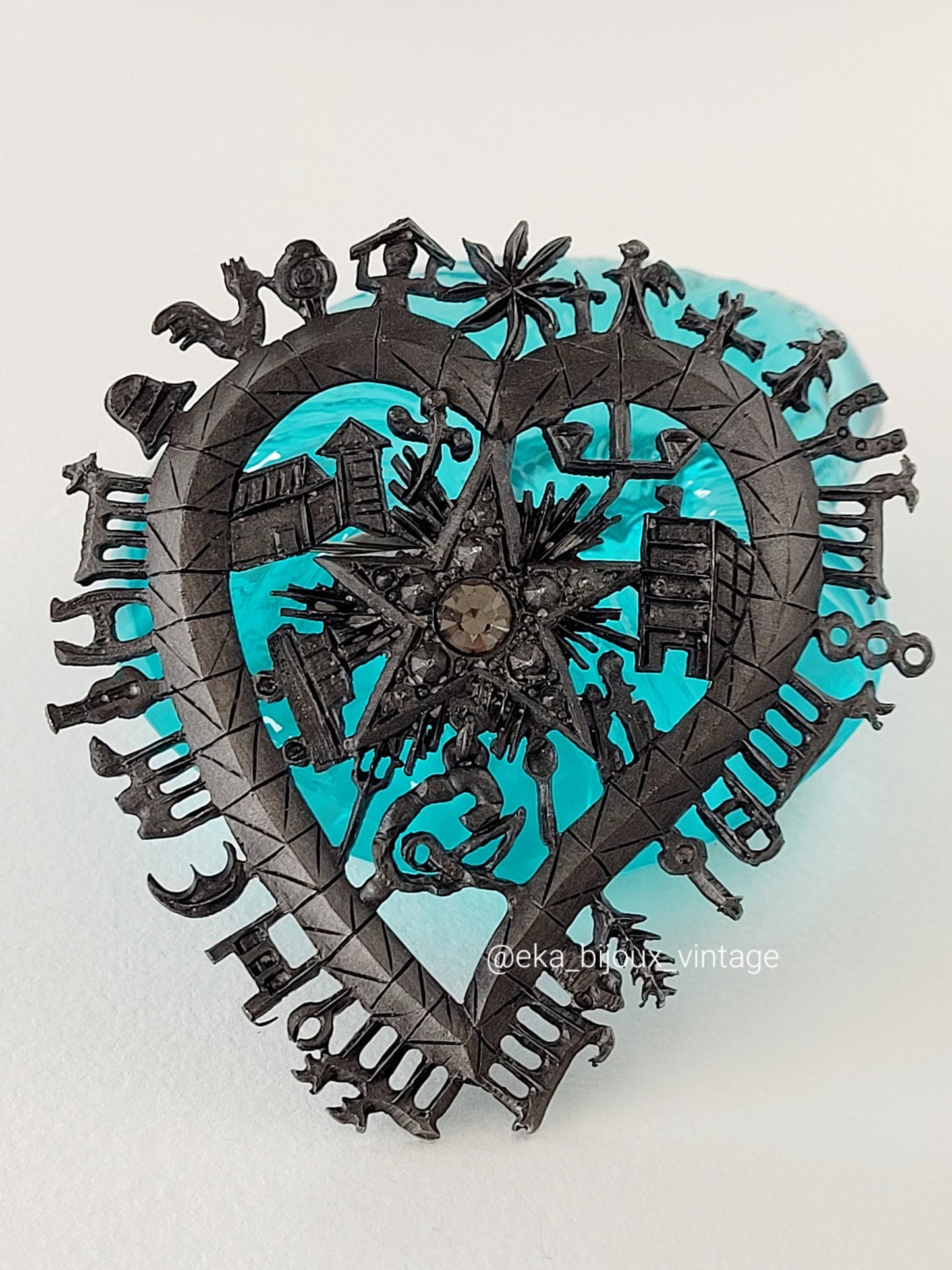 Christian Lacroix - Large vintage heart brooch