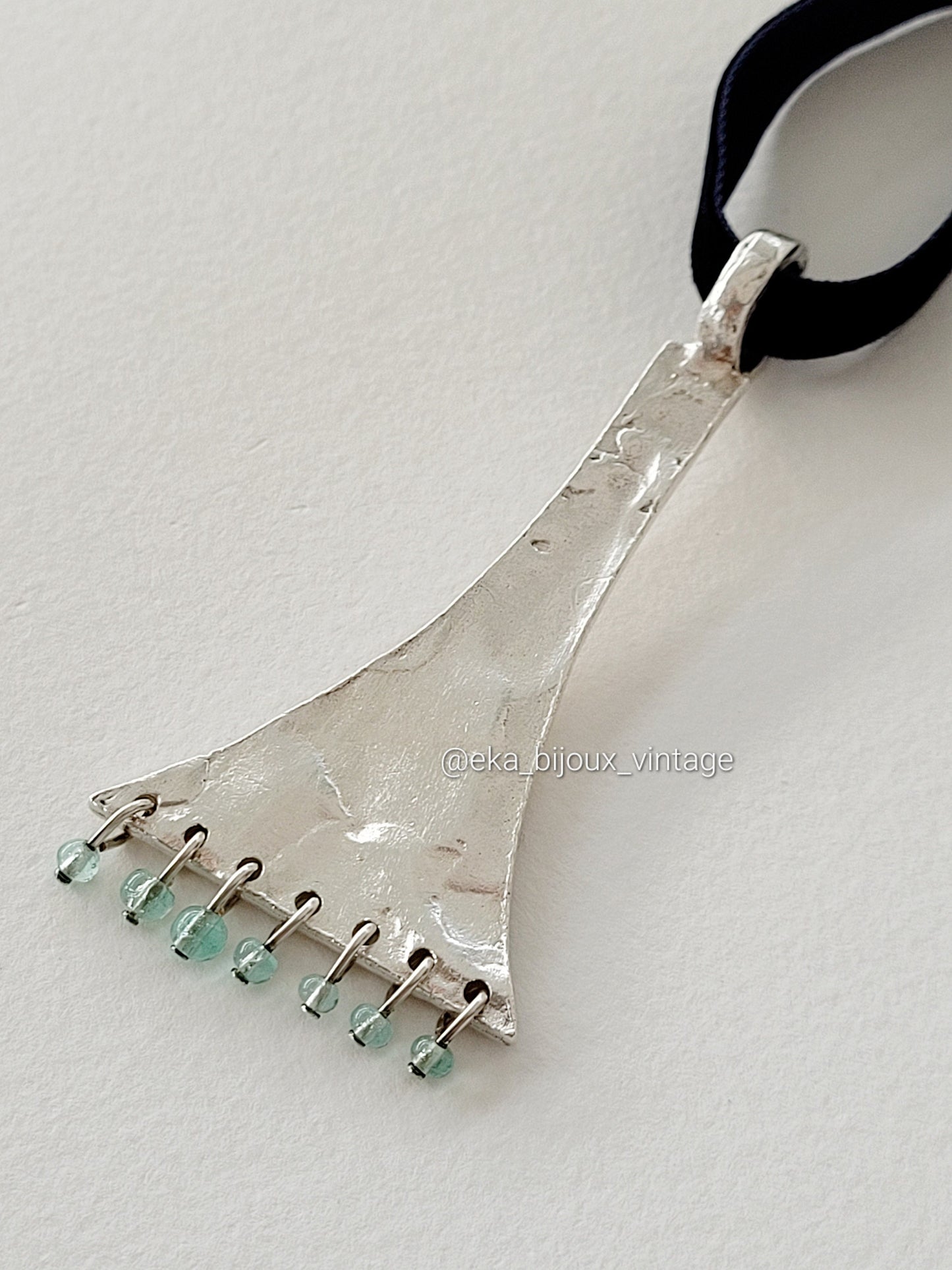 Biche de Bere - Vintage pendant