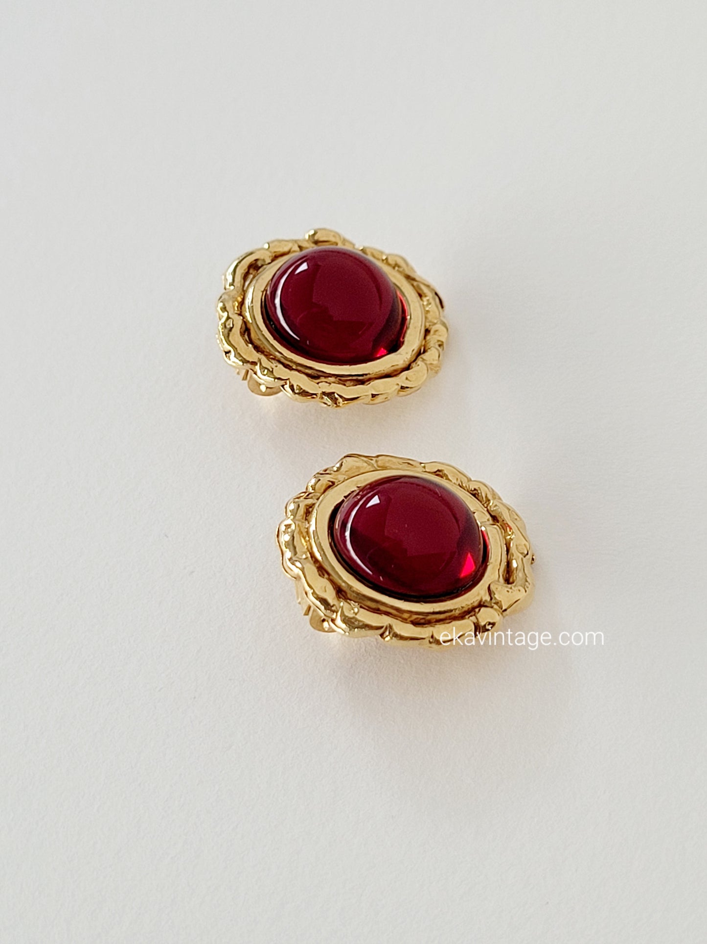 Boucles d'oreilles vintage-Cabochon rouge