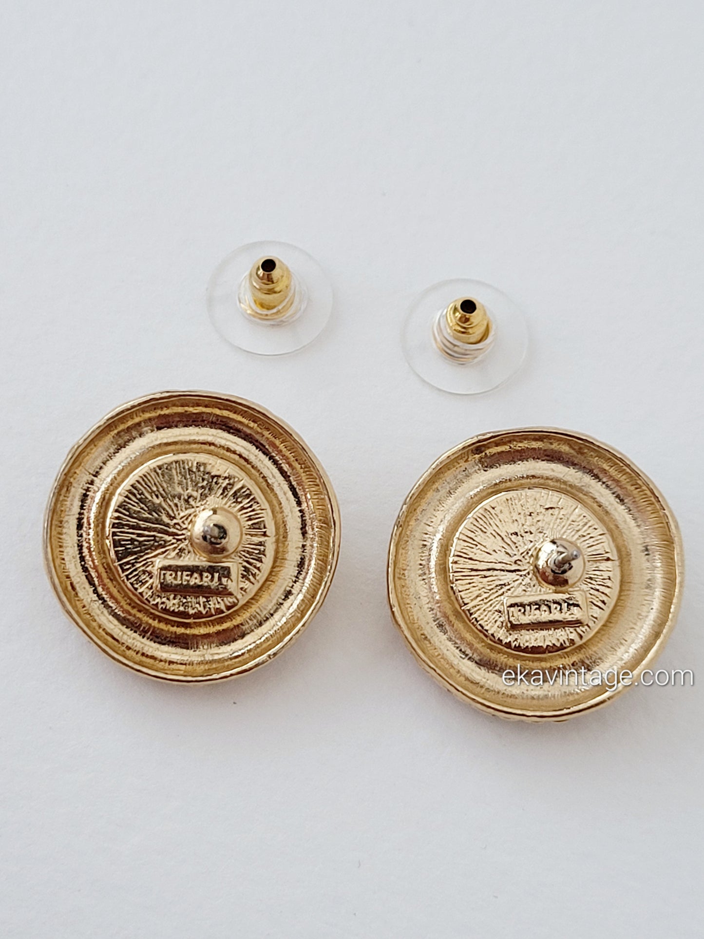 Trifari - Boucles d'oreilles vintage cabochons noir