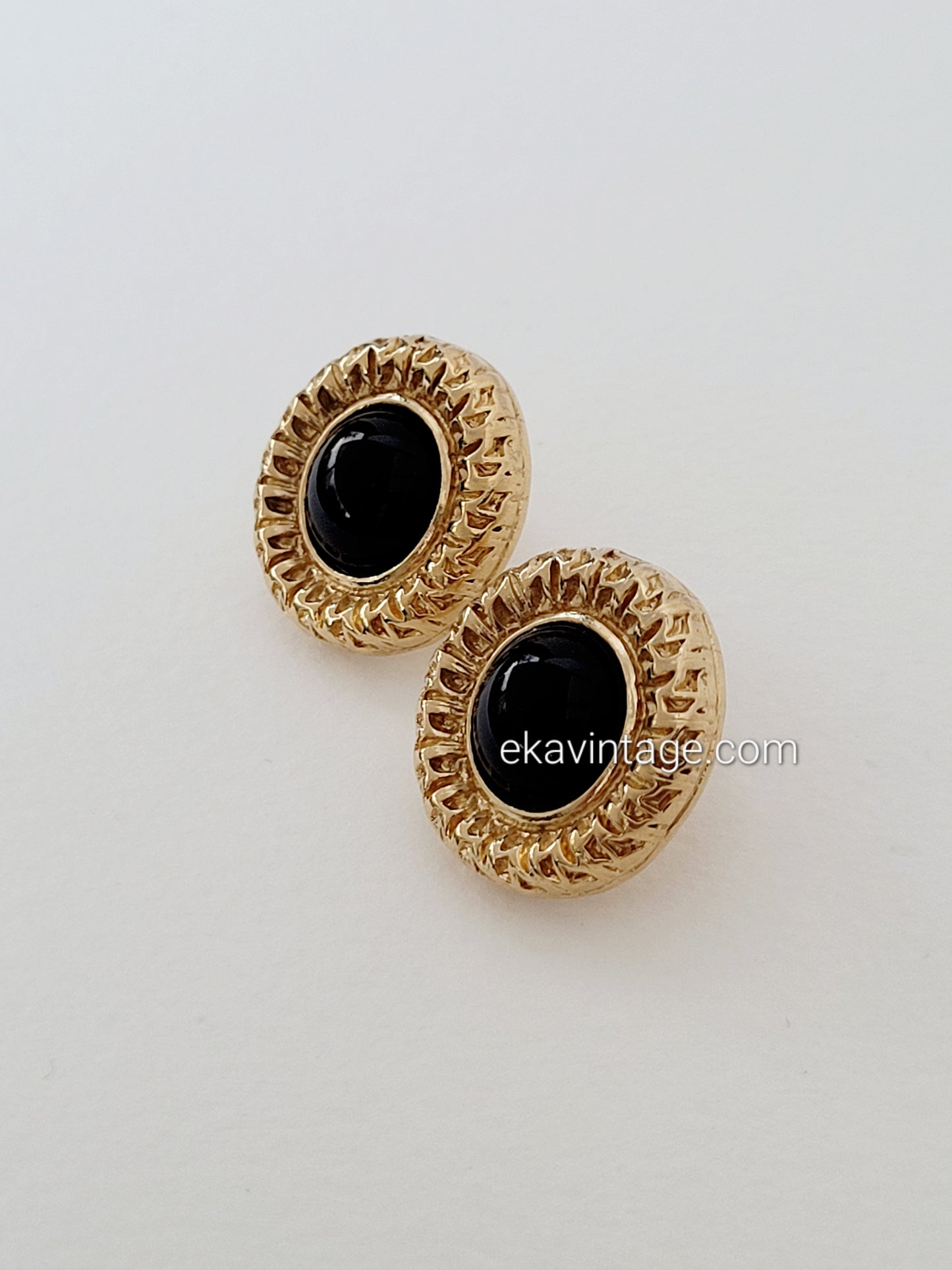 Trifari - Boucles d'oreilles vintage cabochons noir