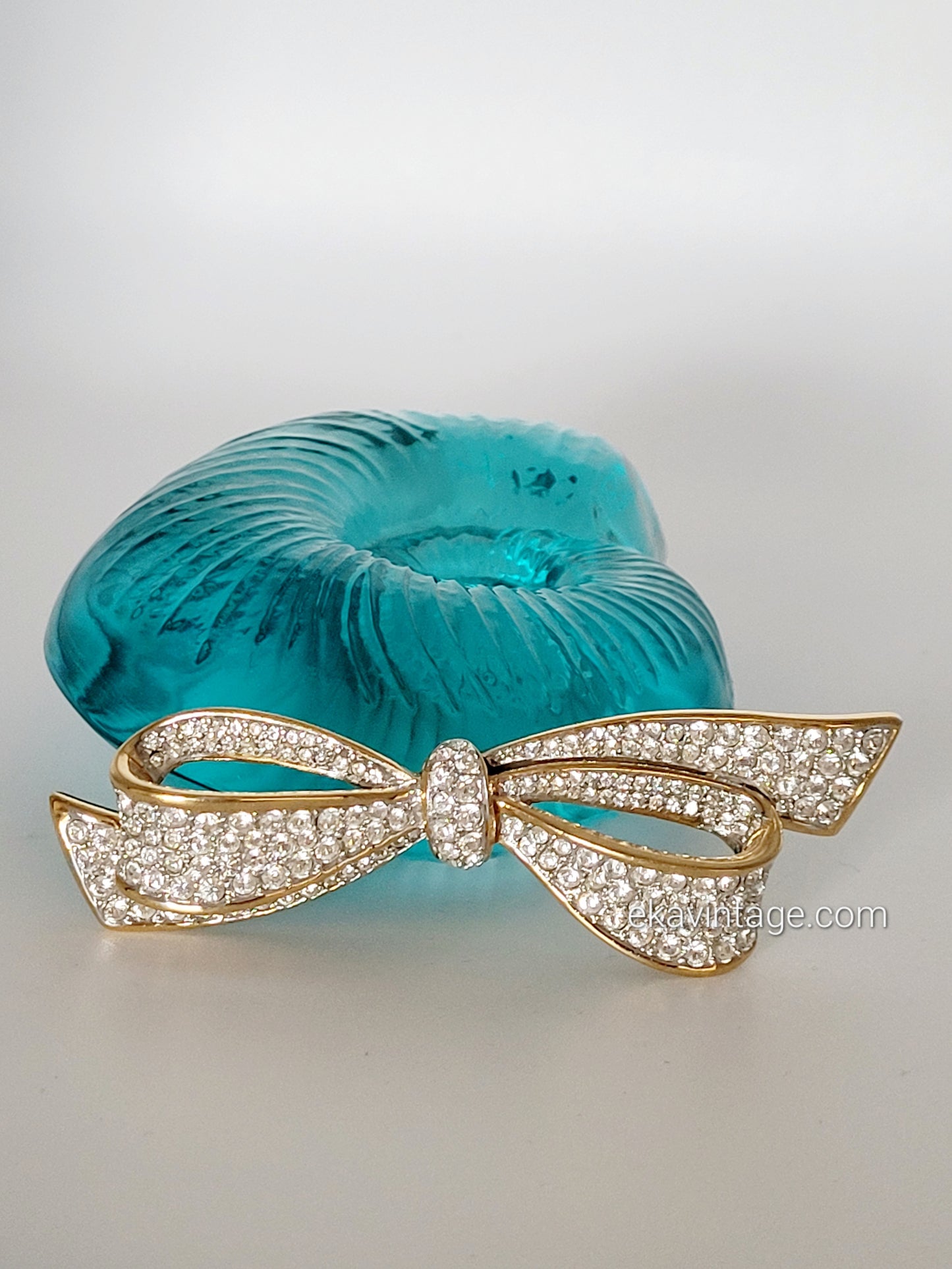 Alpha - Broche vintage - Nœud
