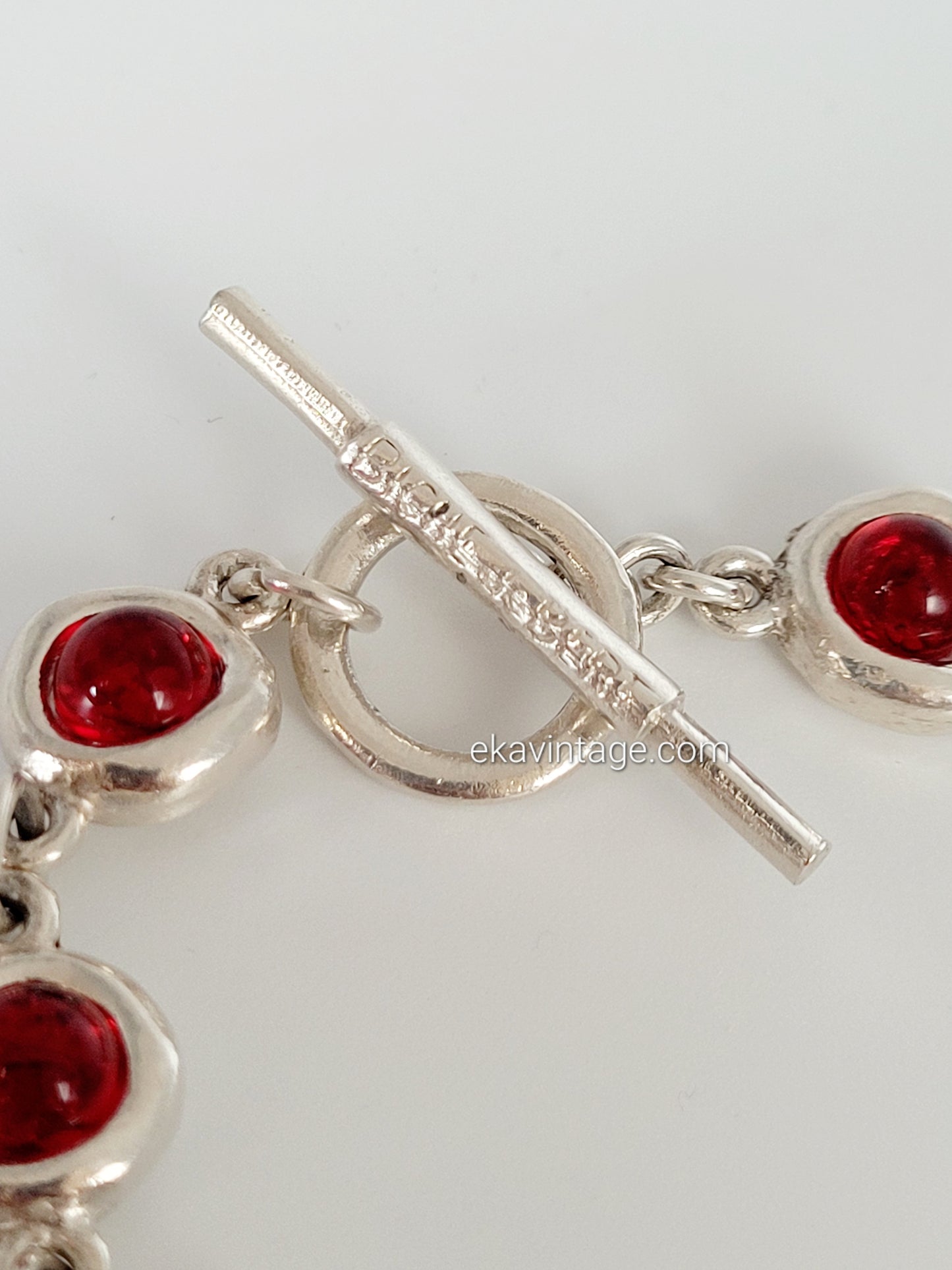 Biche de Bere - Bracelet vintage cabochons rouges