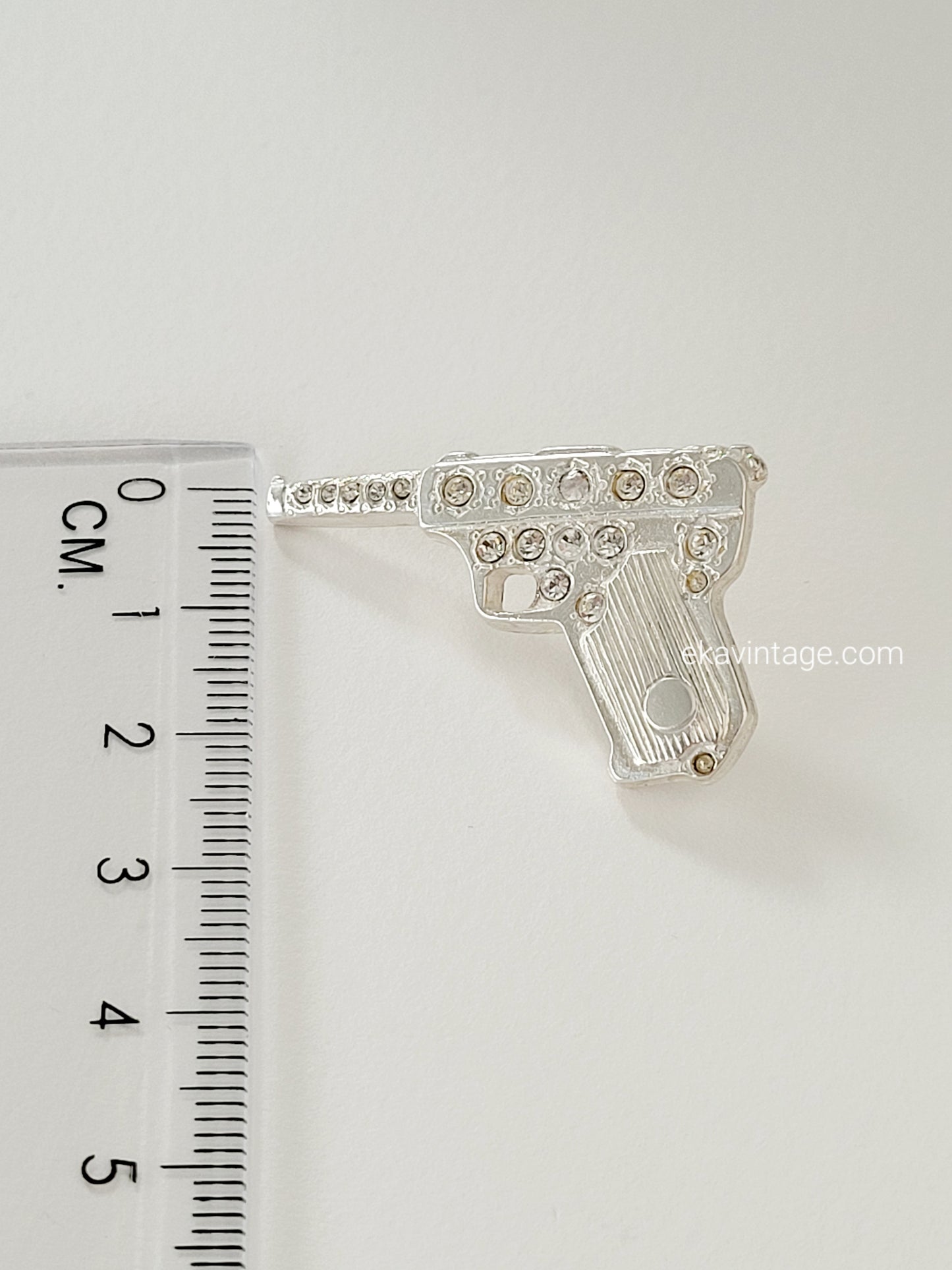 Yves Saint Laurent - Pin's revolver vintage