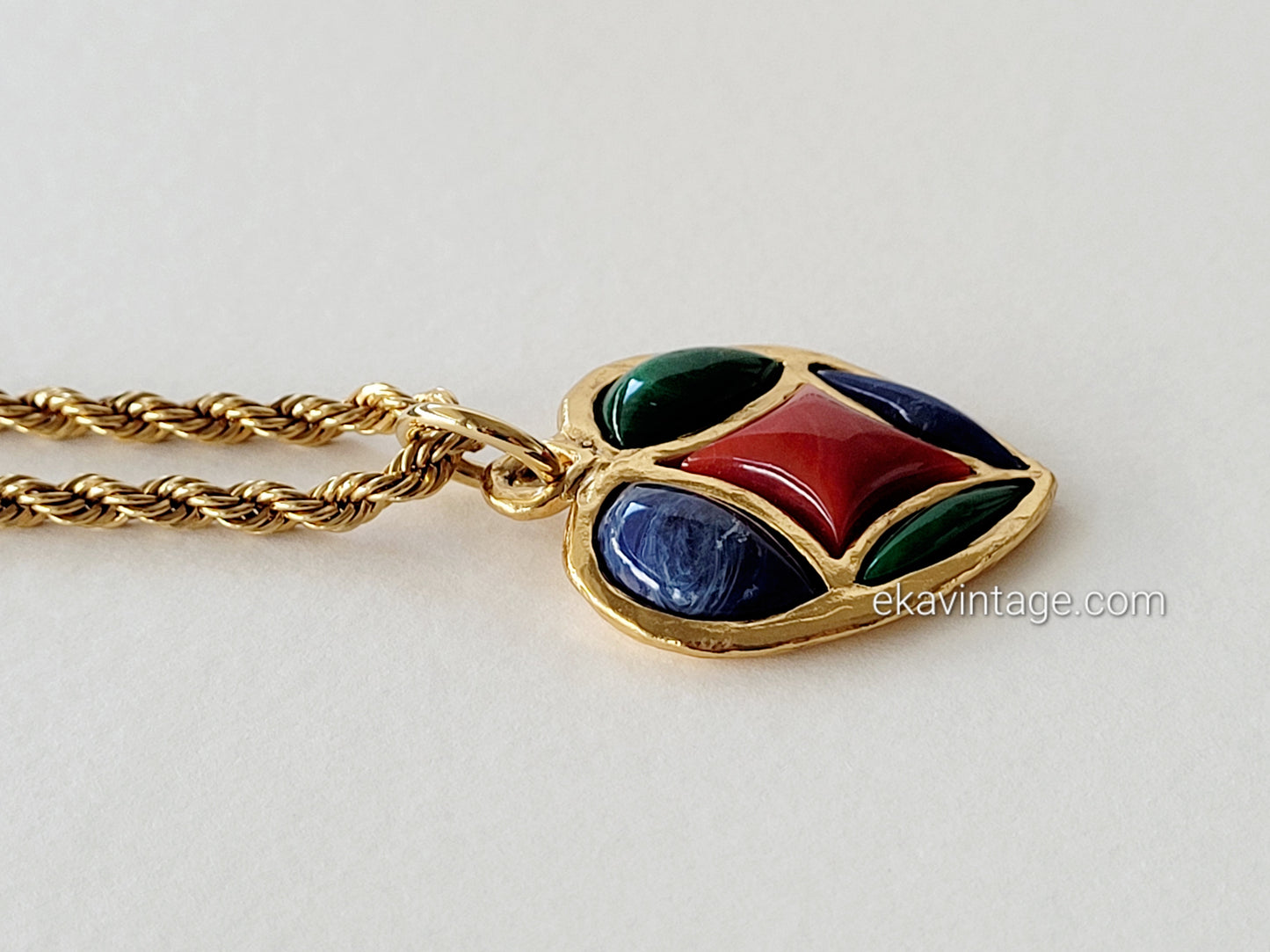 Yves Saint Laurent  - Collier avec pendentif vintage Cœur