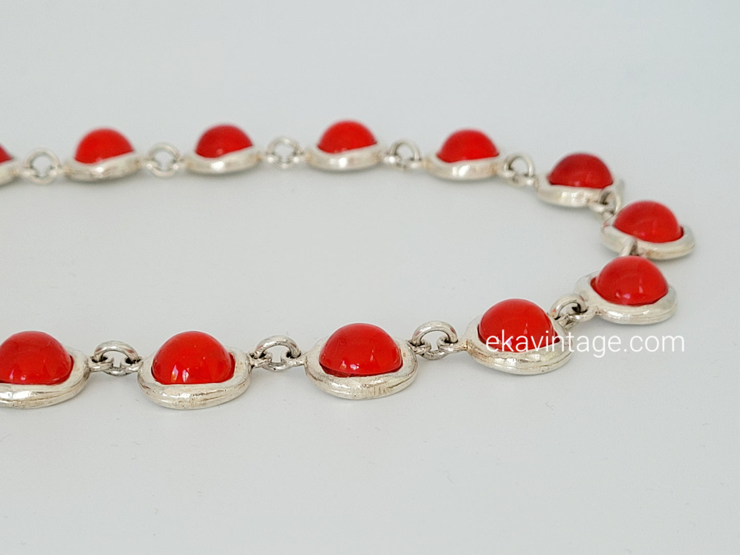 Biche de Bere - magnifique collier vintage cabochons rouges