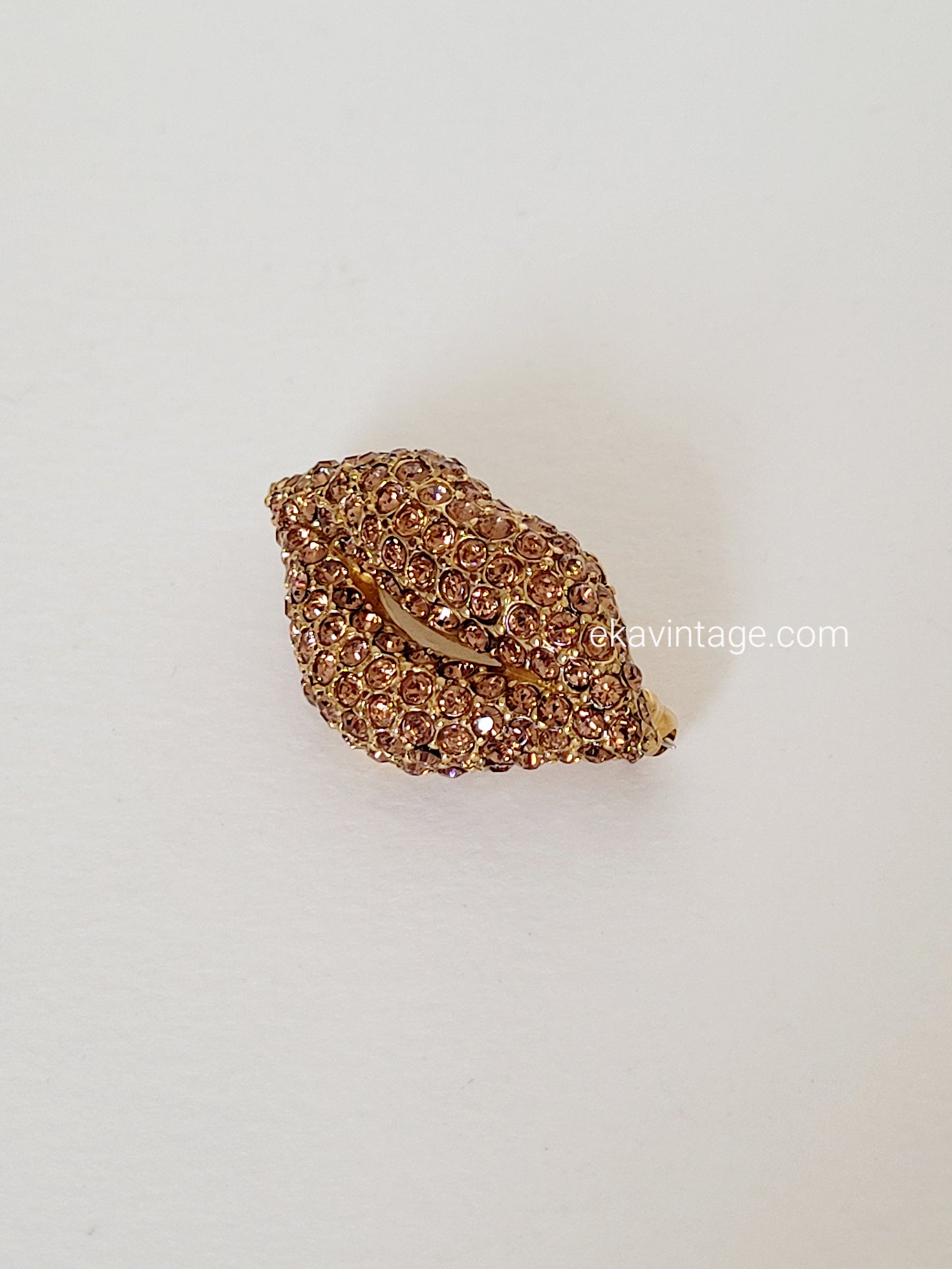 Sonia Rykiel  - Broche bouche sertie de cristaux roses