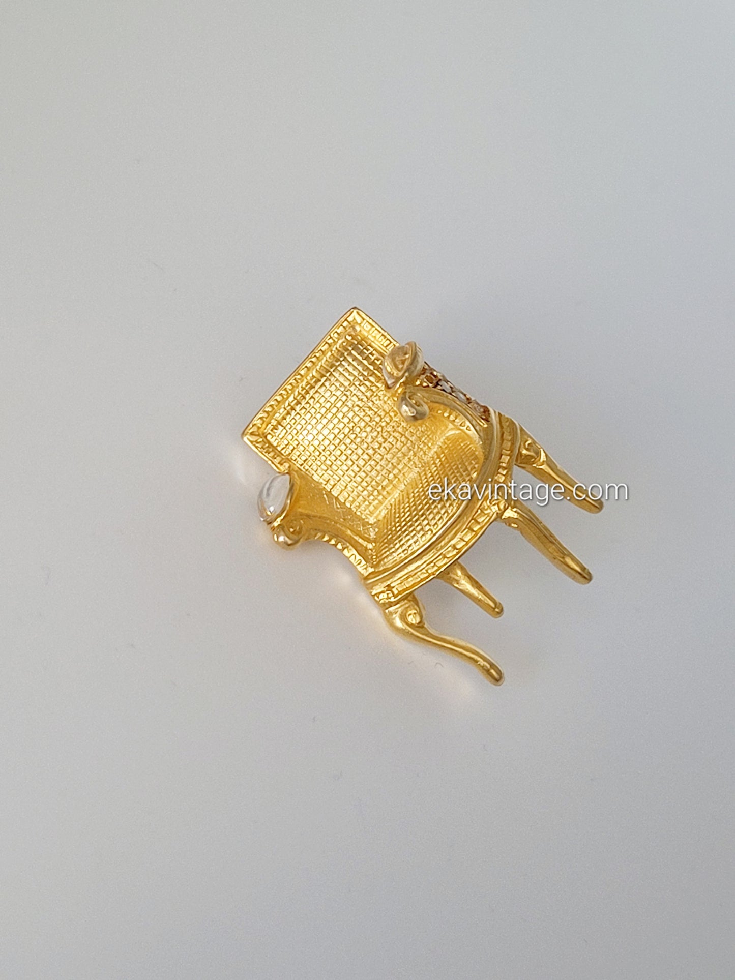 Karl Lagerfeld - Broche vintage - Chaise Louis XIV