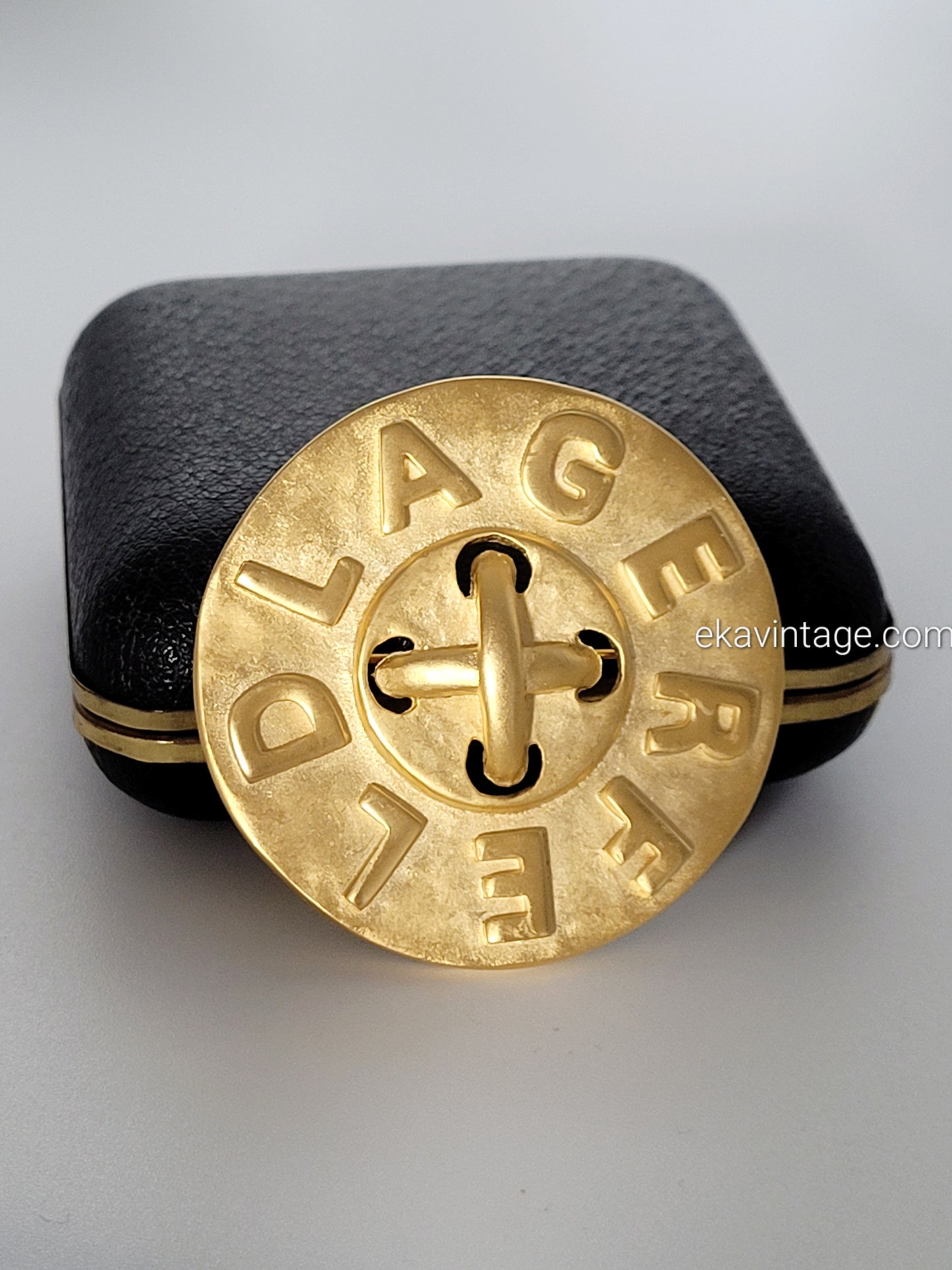 Karl Lagerfeld - Broche vintage