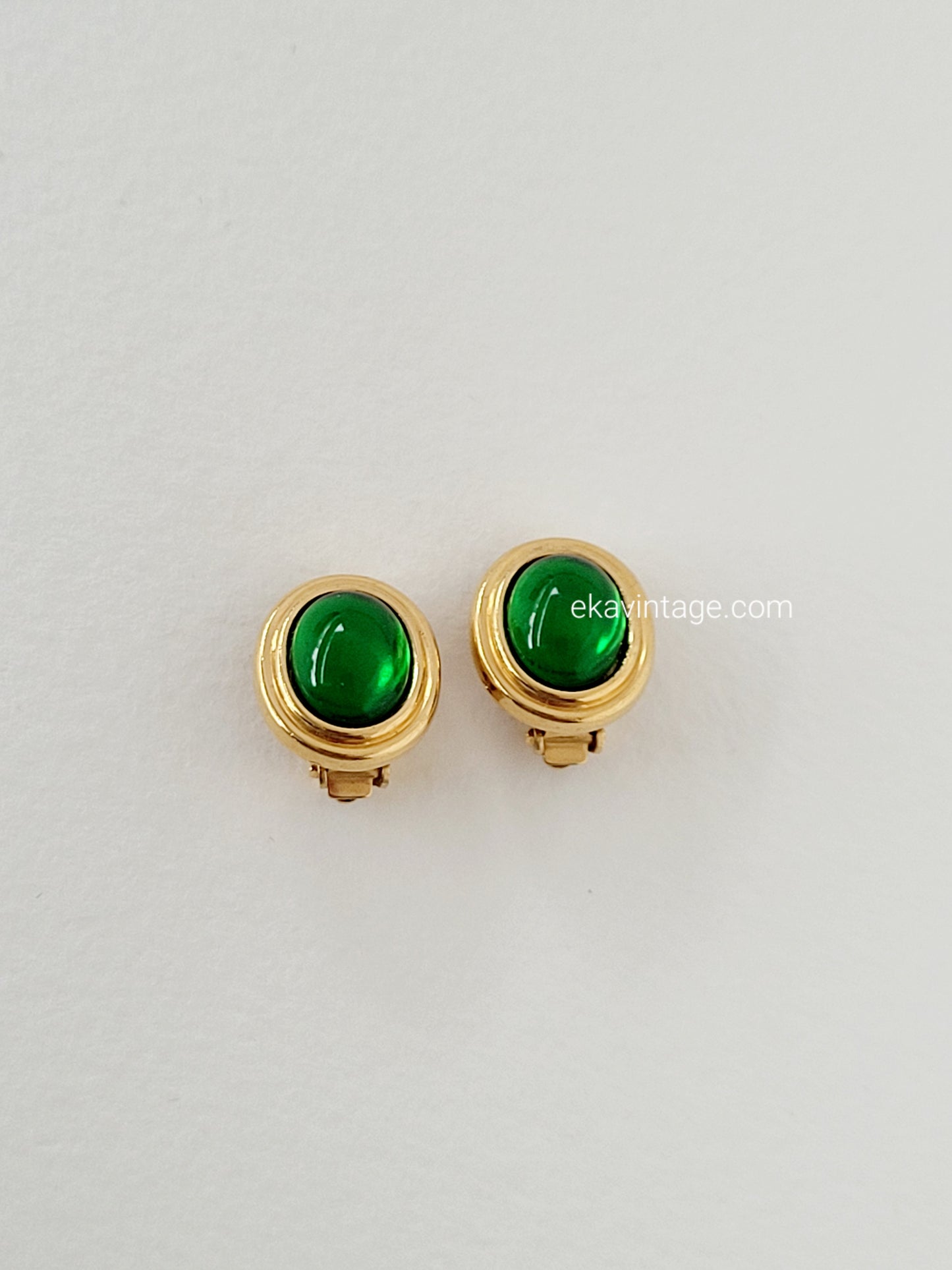 Lanvin - Boucles d'oreilles vintage cabochons en verre vert