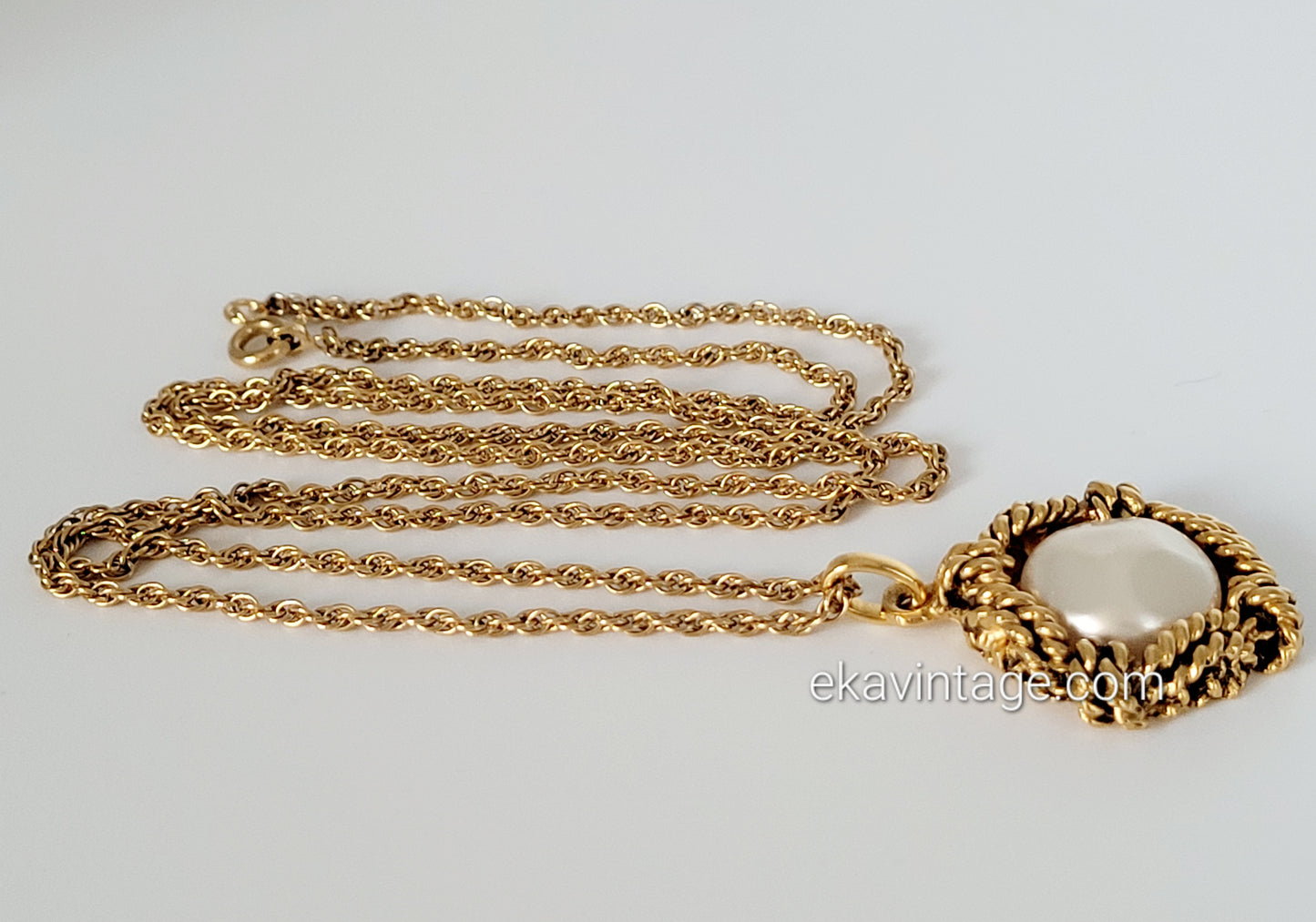 Chanel - Collier avec pendentif vintage