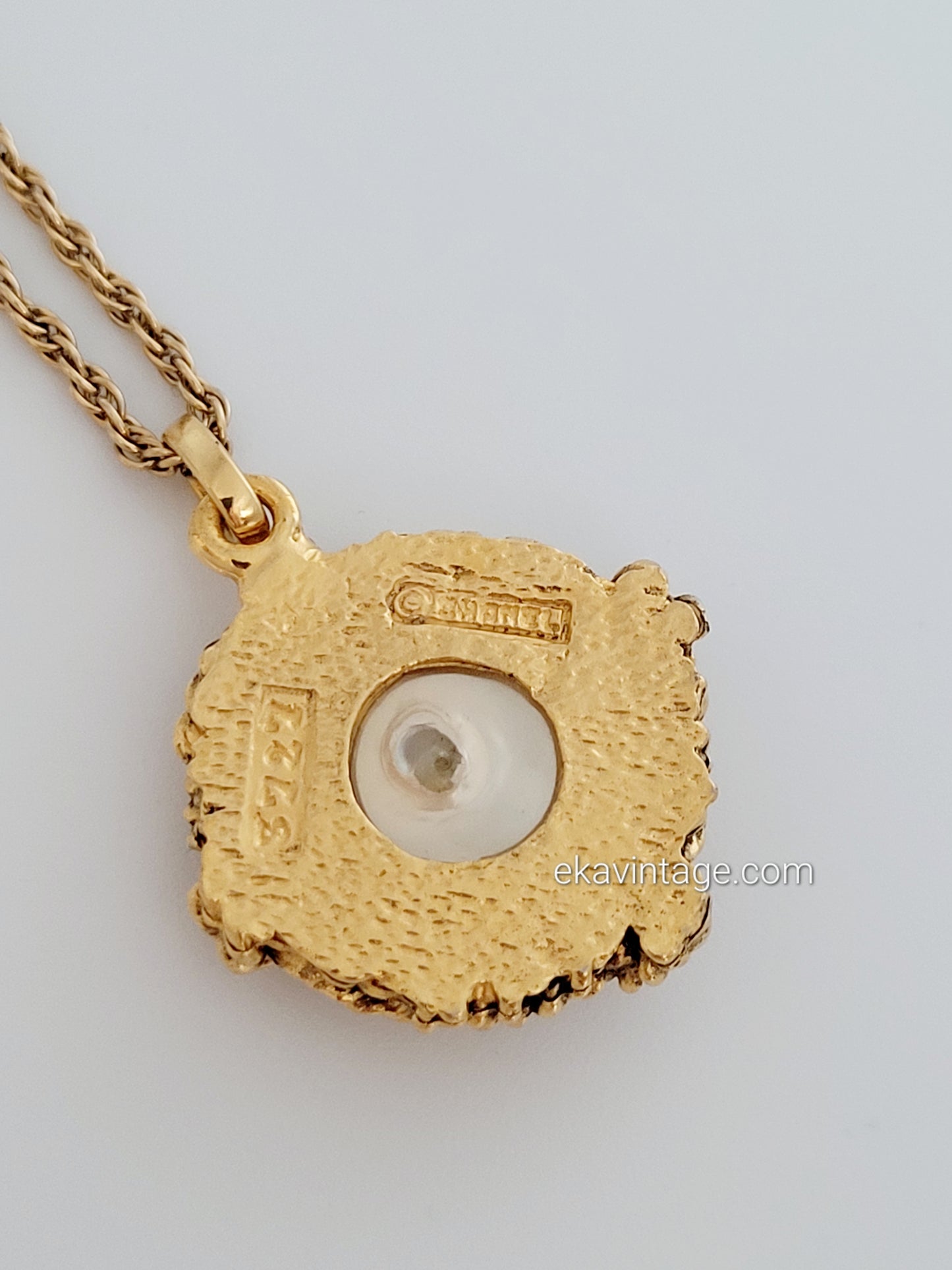 Chanel - Collier avec pendentif vintage