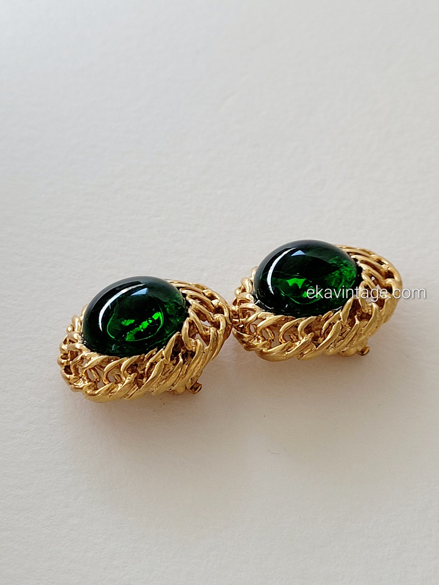 Chanel - Boucles d'oreilles vintage Cabochons verts