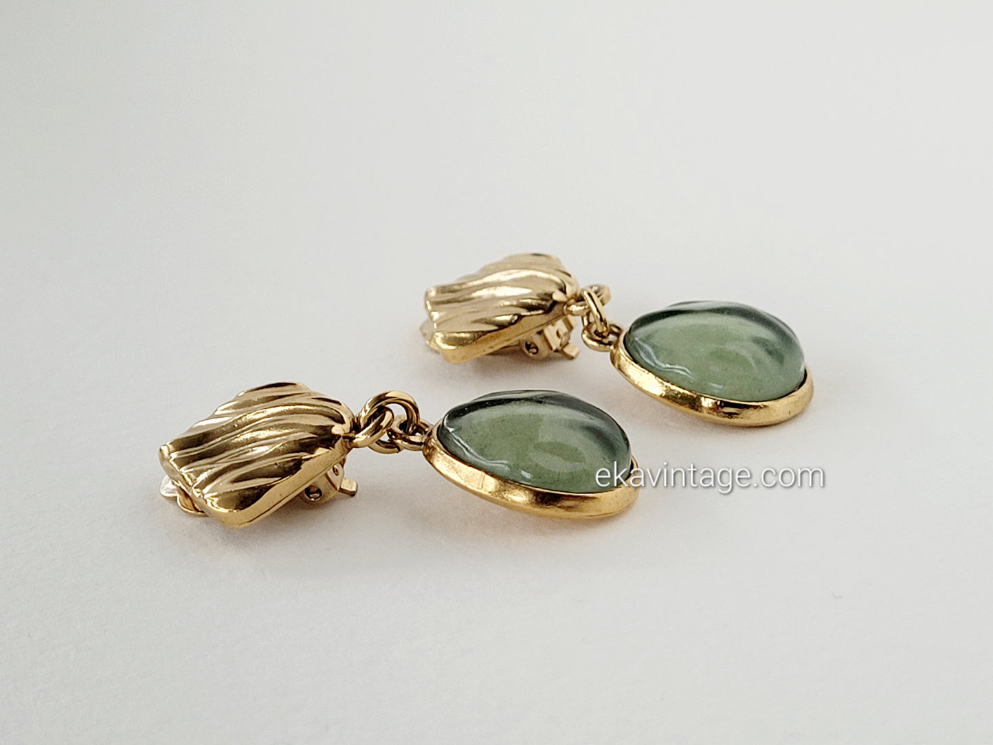 Boucles d'oreilles vintage Jacques Esterel Cabochons verts