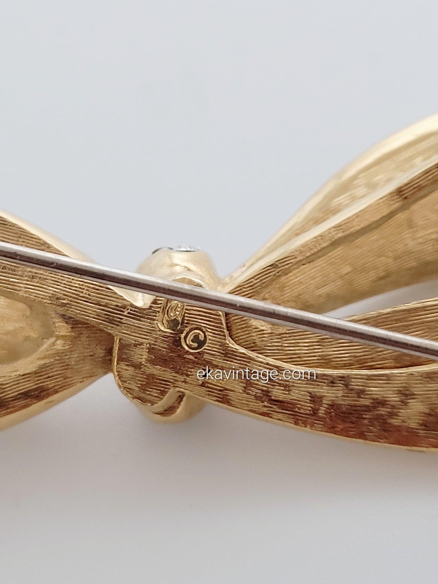 Alpha - Broche vintage - Nœud