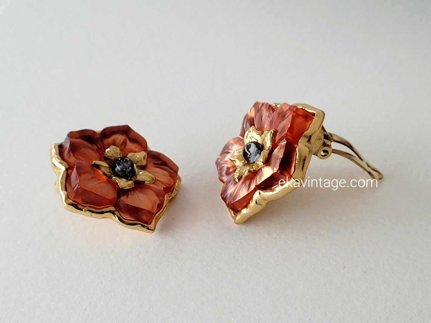 Kenzo - Boucles d'oreilles vintage Fleur en lucite