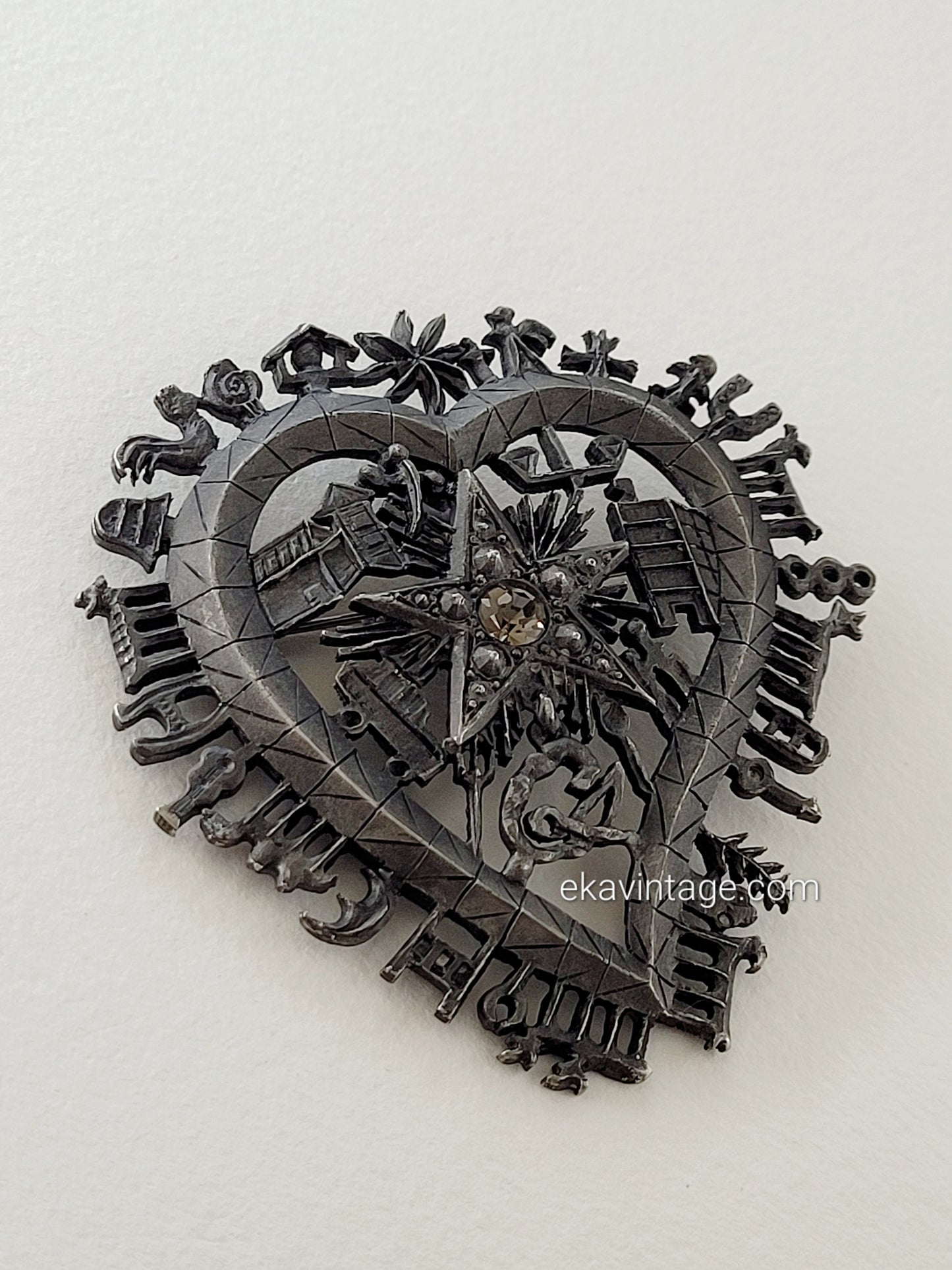 Christian Lacroix - Grande broche vintage cœur