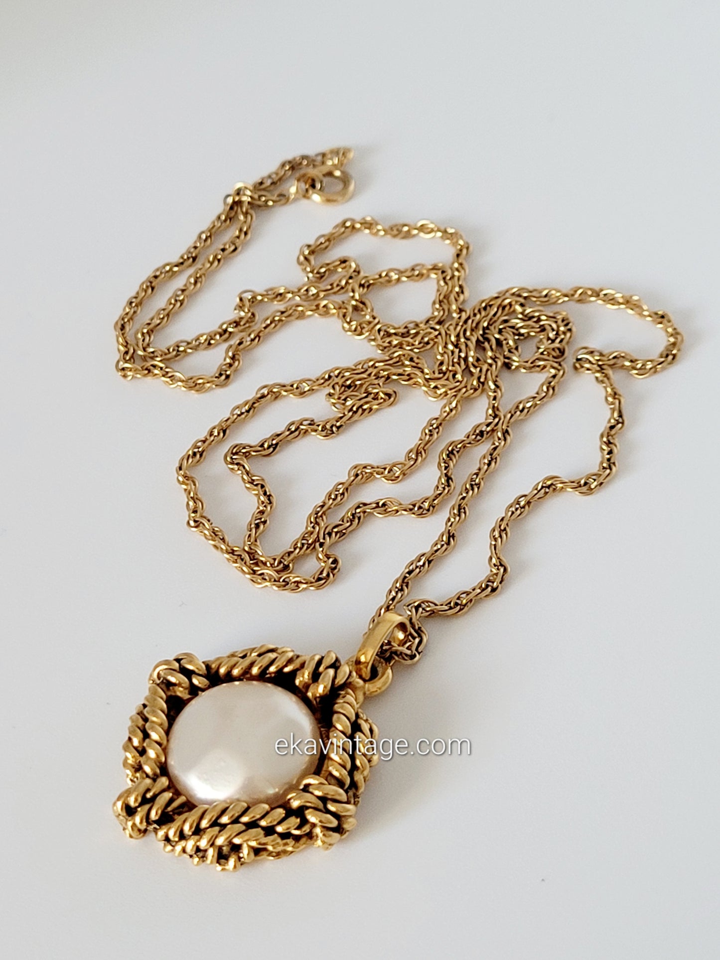 Chanel - Collier avec pendentif vintage