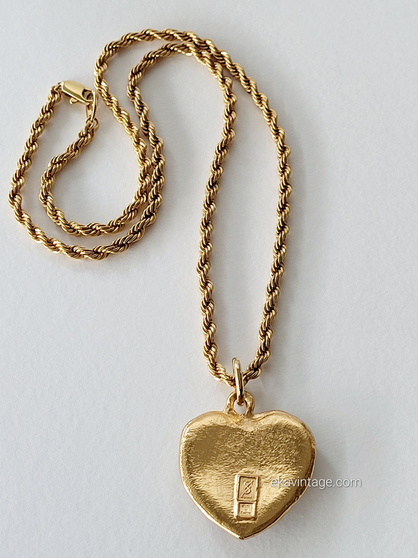 Yves Saint Laurent  - Collier avec pendentif vintage Cœur