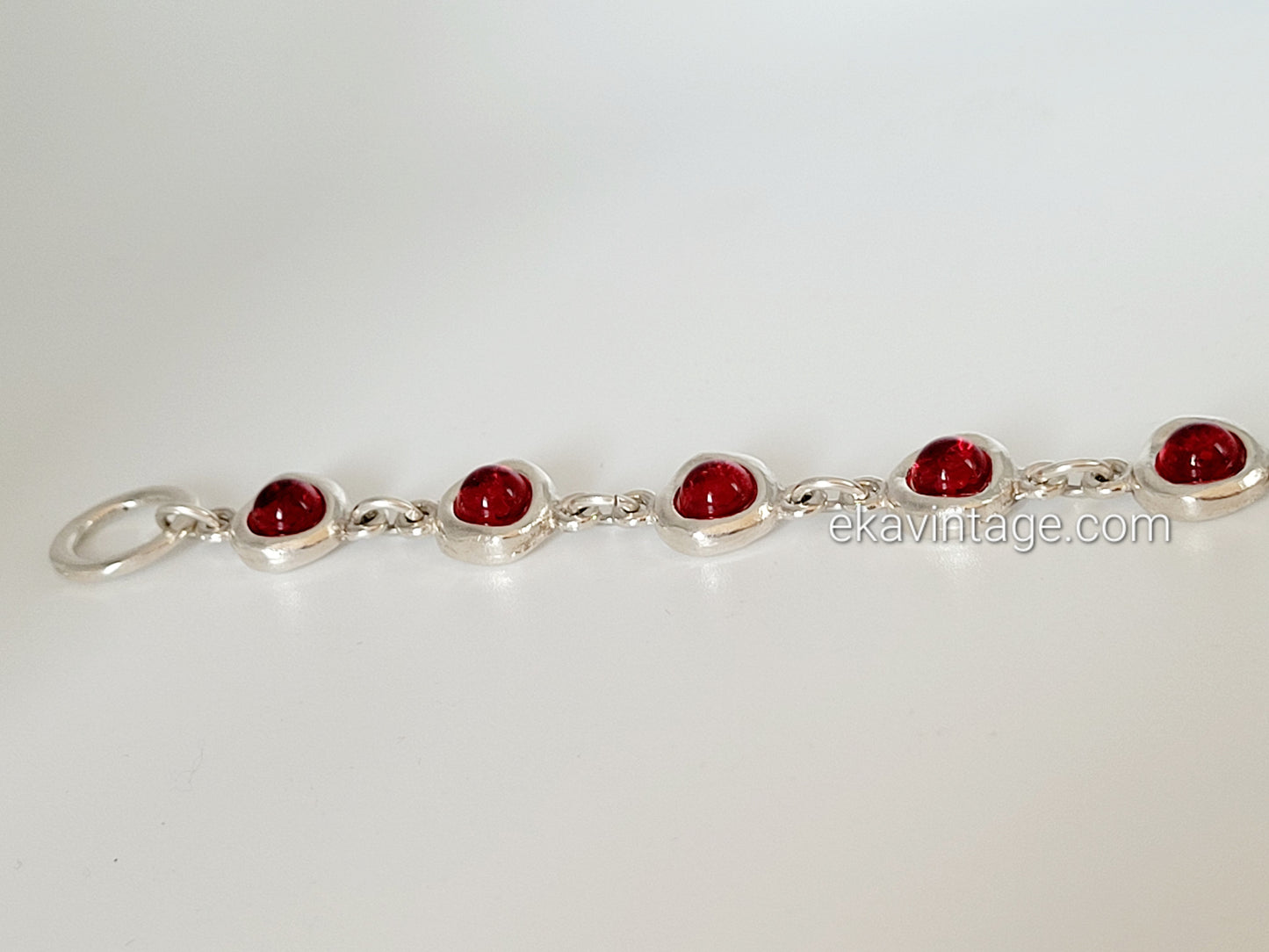 Biche de Bere - Bracelet vintage cabochons rouges