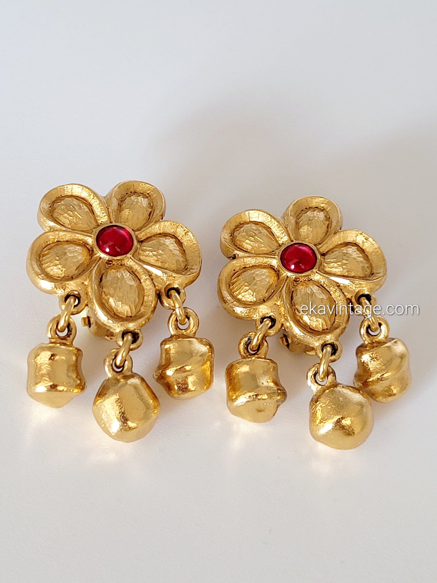 Kenzo - Boucles d'oreilles vintage Fleur cabochon rouge