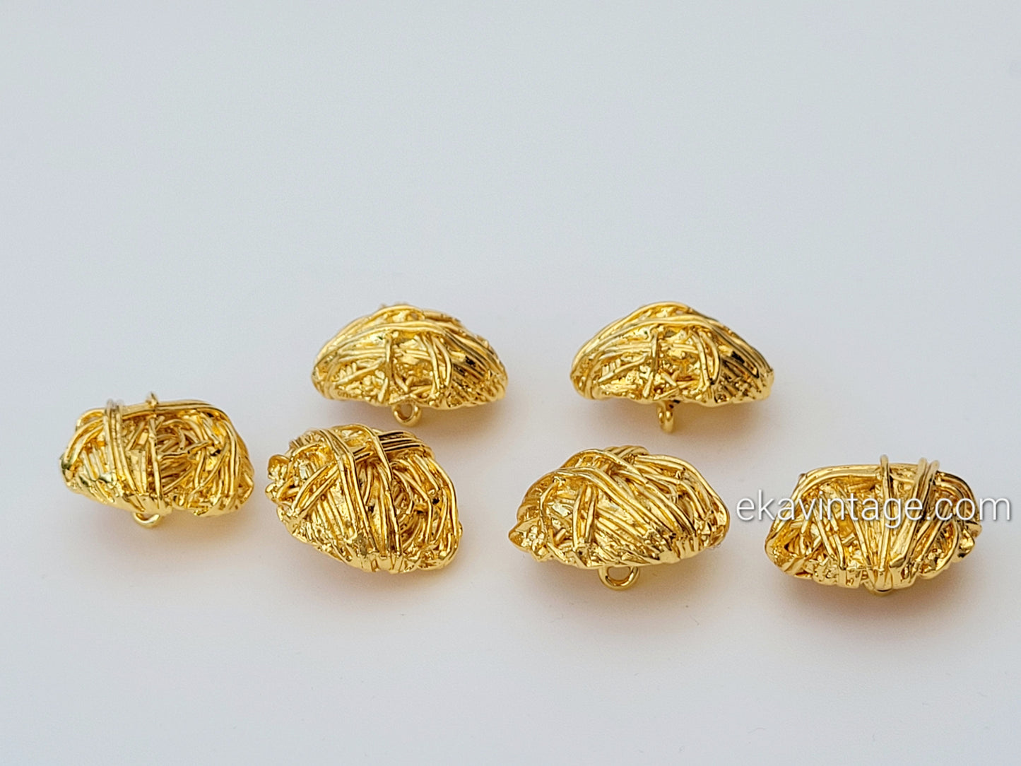 Lot de six boutons couture vintage dorés