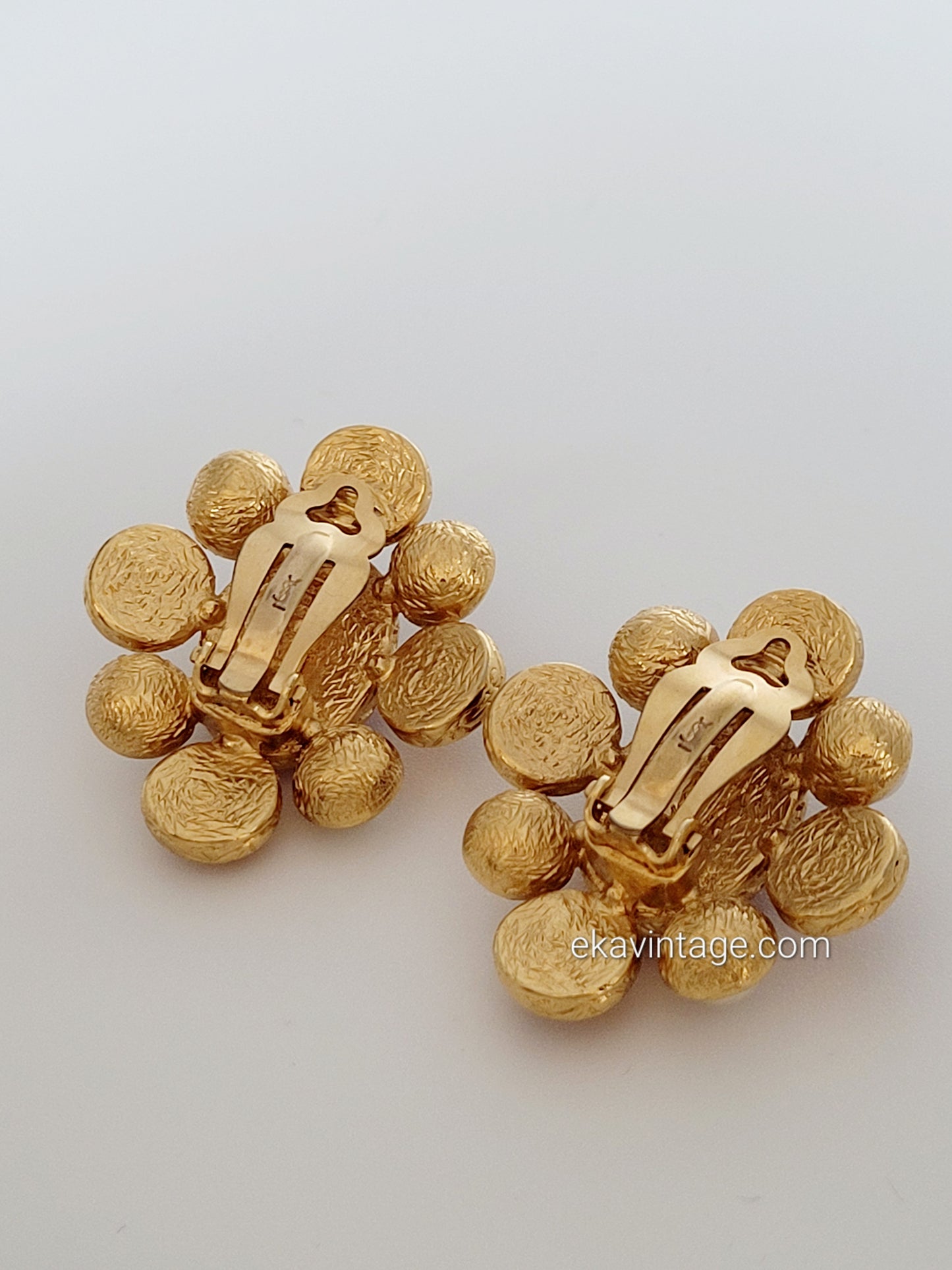 Yves Saint Laurent - Boucles d'oreilles vintage Cabochons rouges