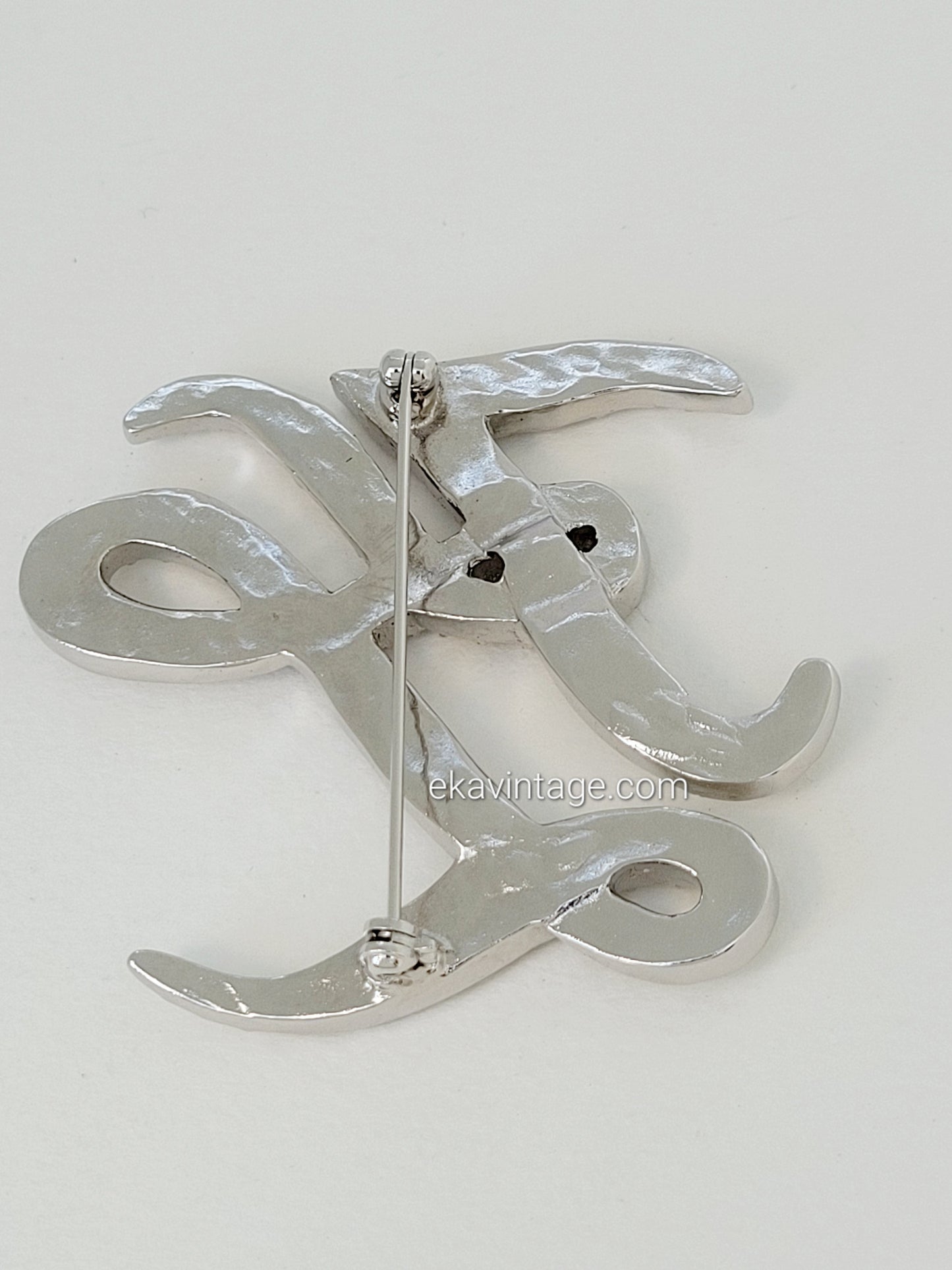 Karl Lagerfeld - Grande broche vintage KL
