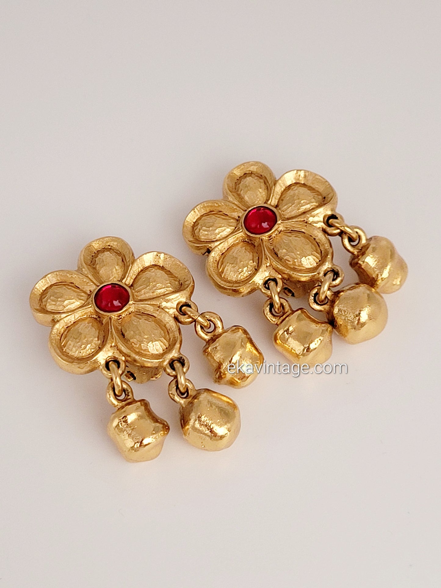 Kenzo - Boucles d'oreilles vintage Fleur cabochon rouge