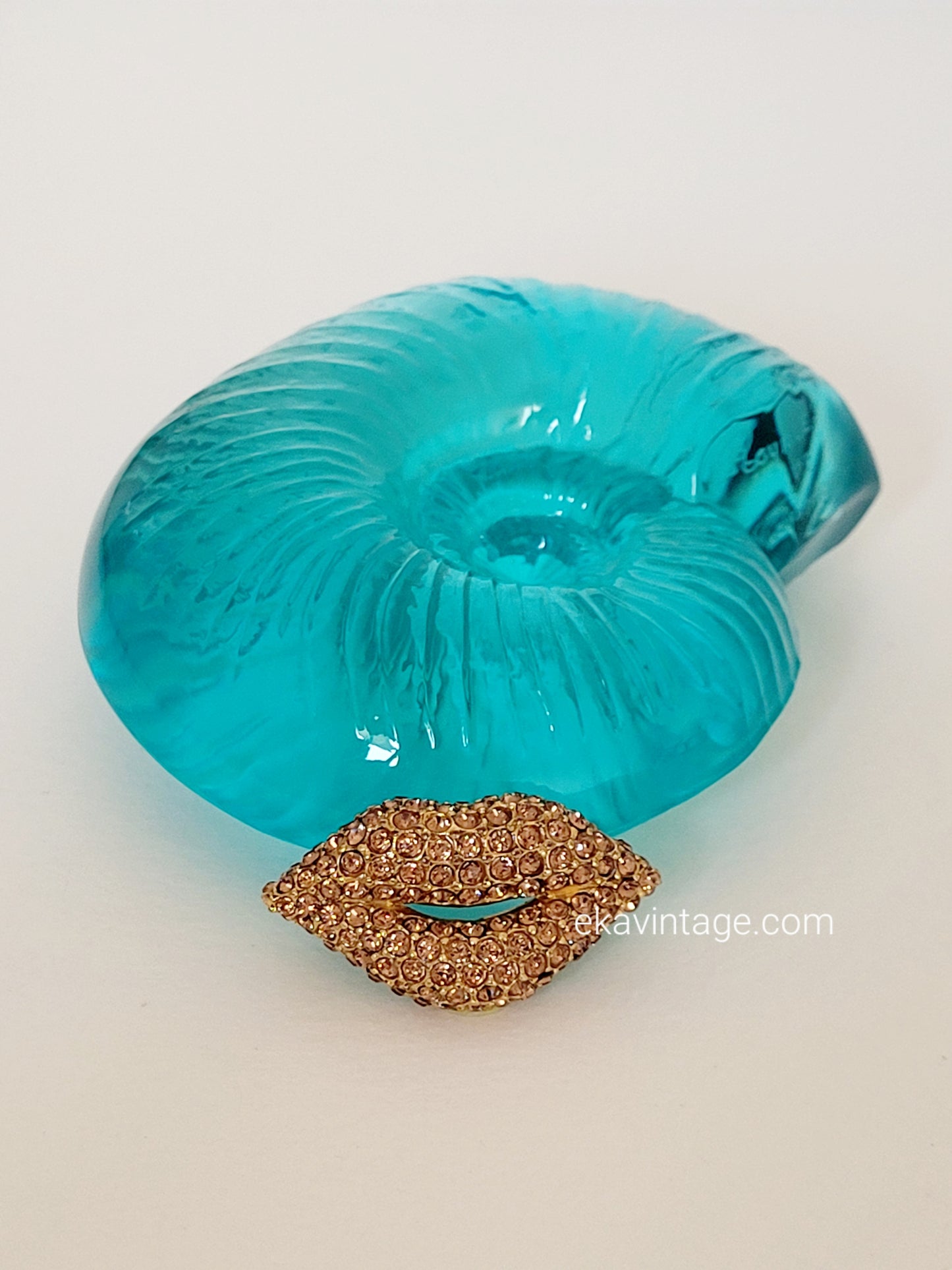 Sonia Rykiel  - Broche bouche sertie de cristaux roses