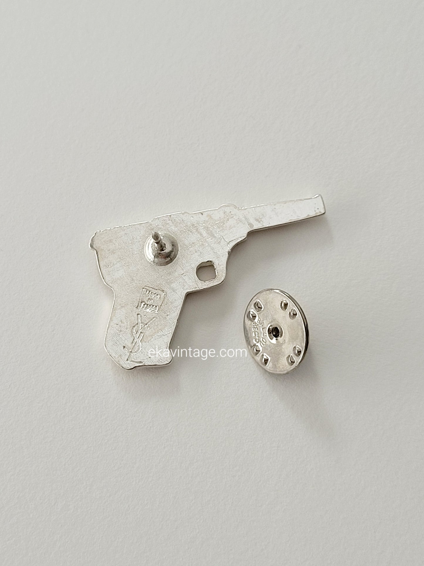 Yves Saint Laurent - Pin's revolver vintage