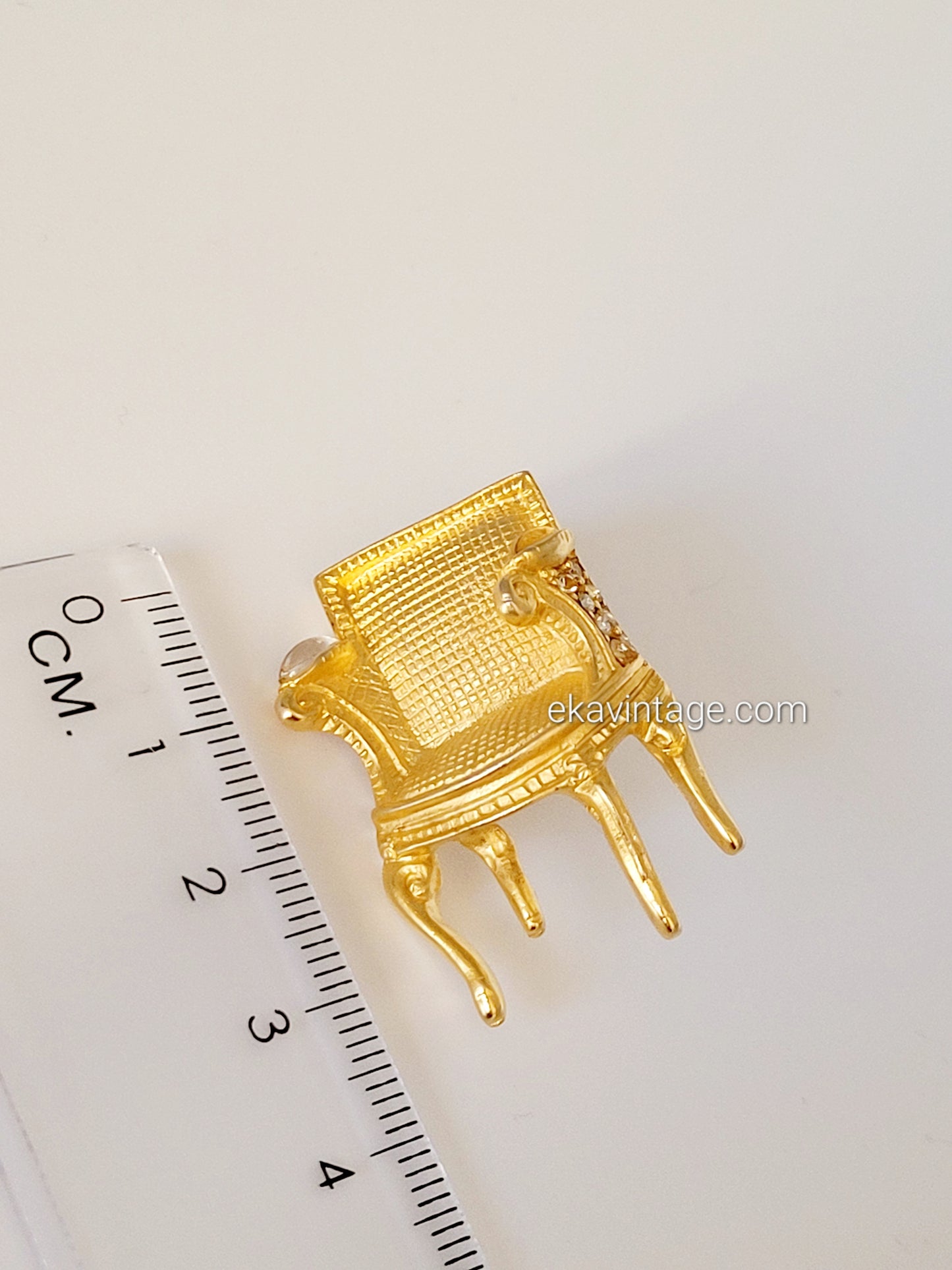 Karl Lagerfeld - Broche vintage - Chaise Louis XIV