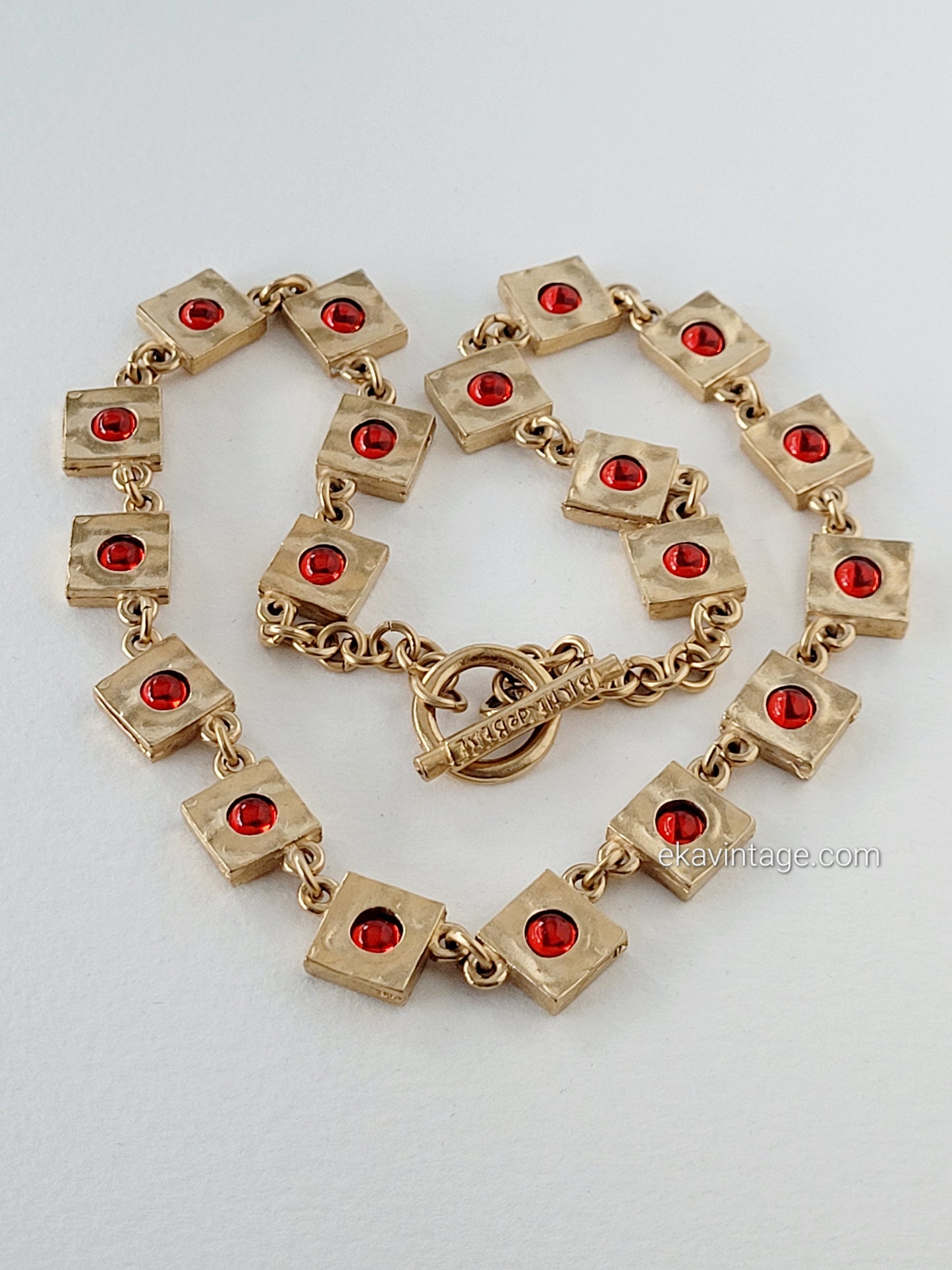 Collier vintage Biche de Bere -Cabochons rouges