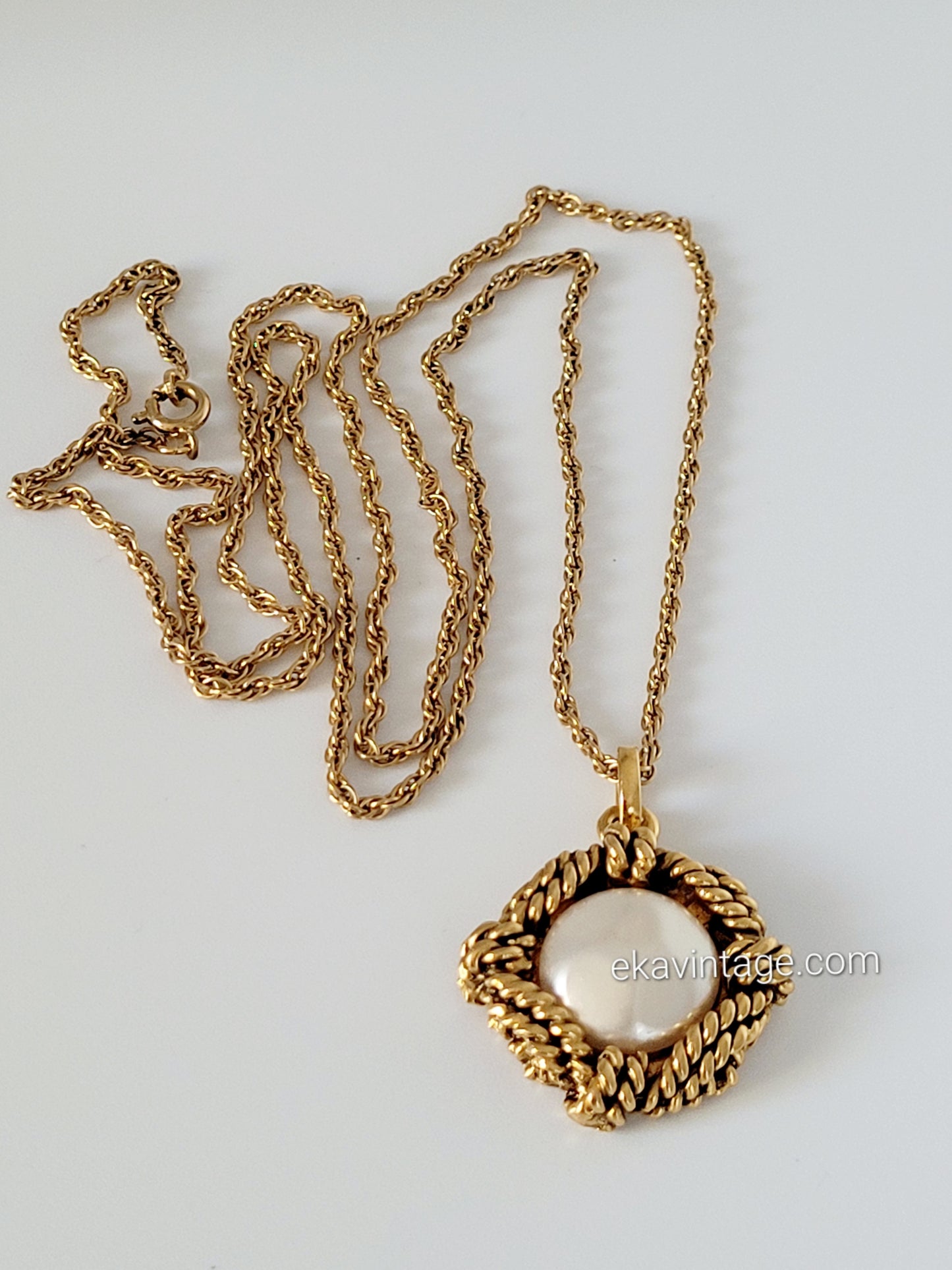 Chanel - Collier avec pendentif vintage